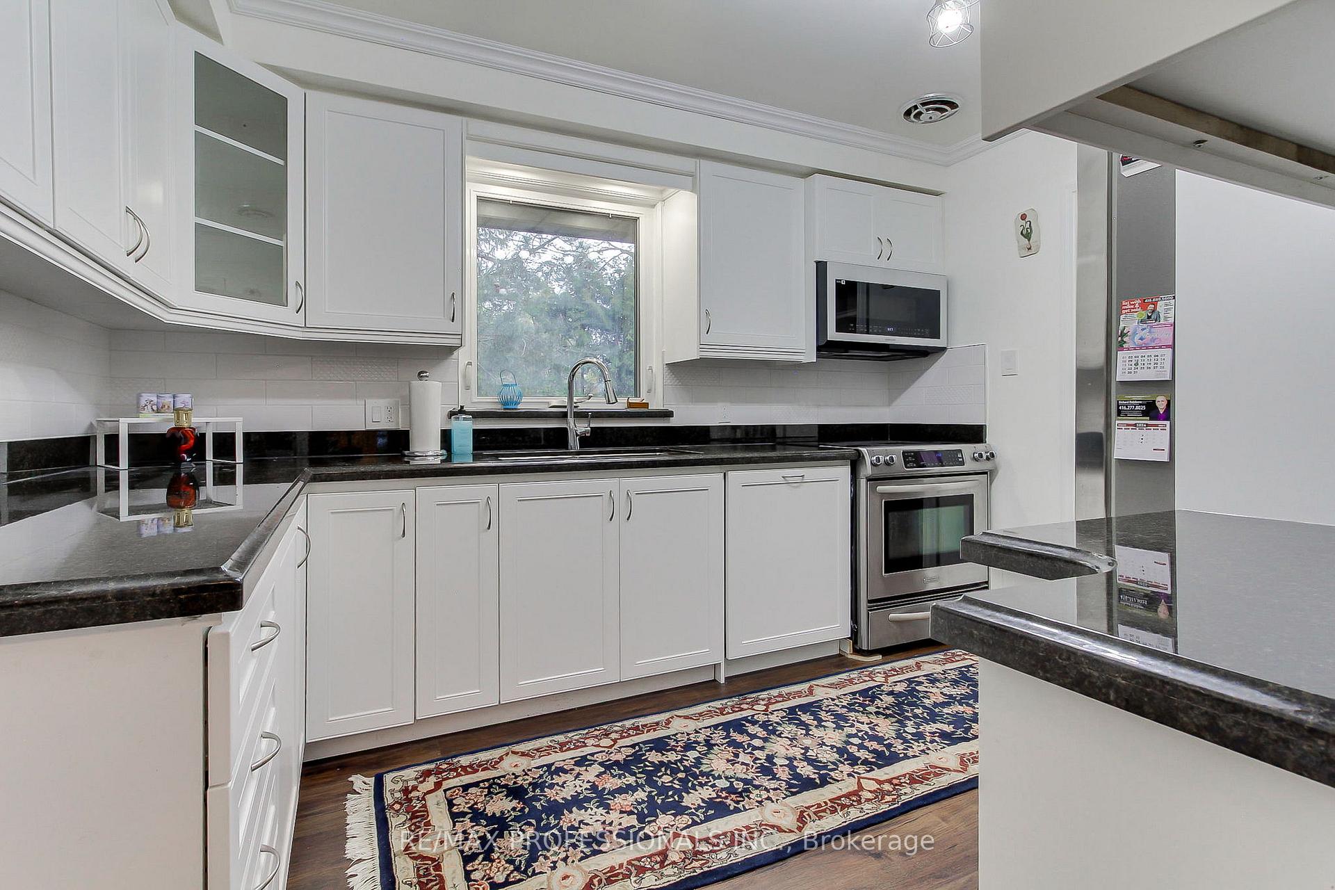 Photo 14 of 40 Cowley Avenue, Etobicoke, Islington-City Centre West — HOMEH