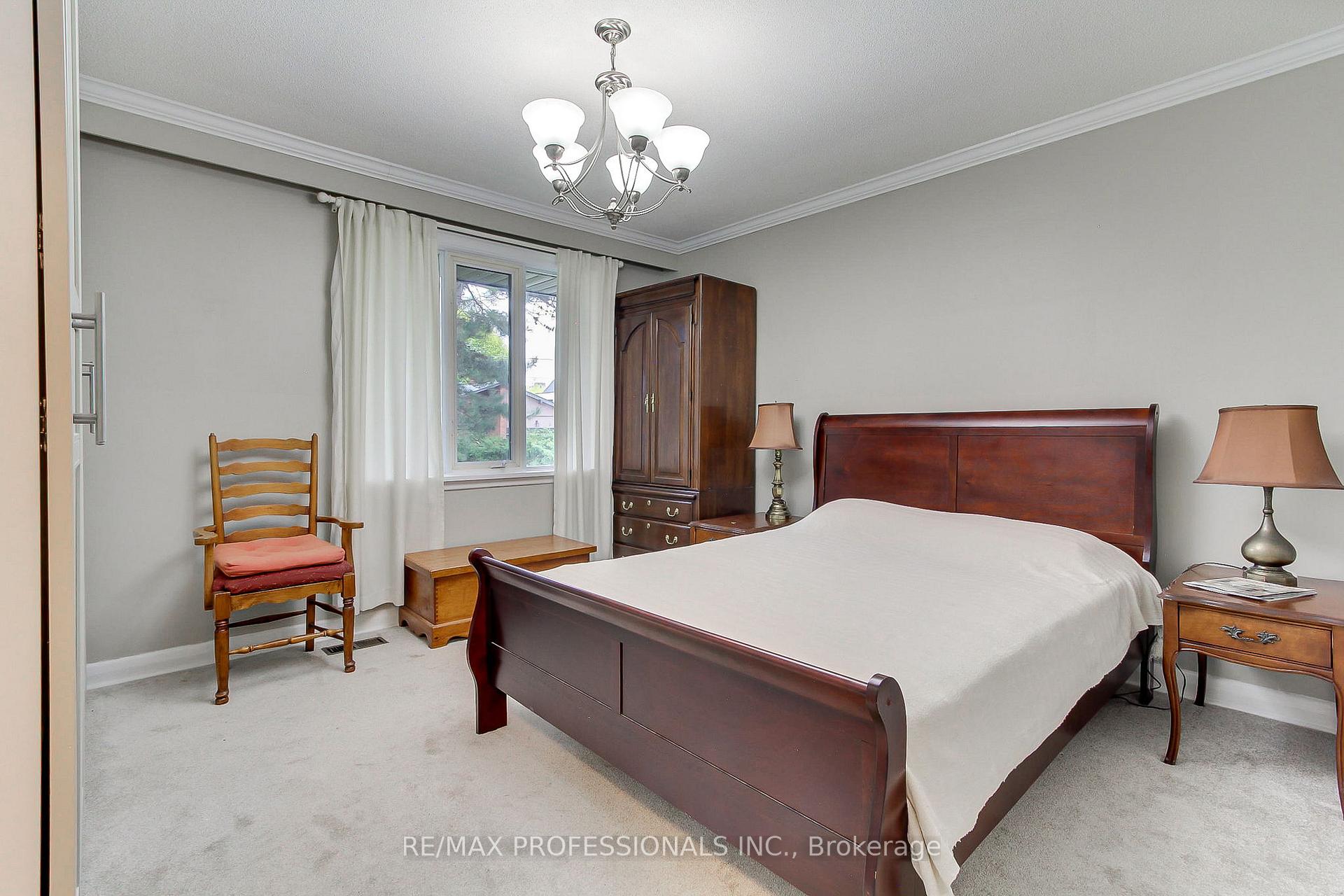 Photo 16 of 40 Cowley Avenue, Etobicoke, Islington-City Centre West — HOMEH