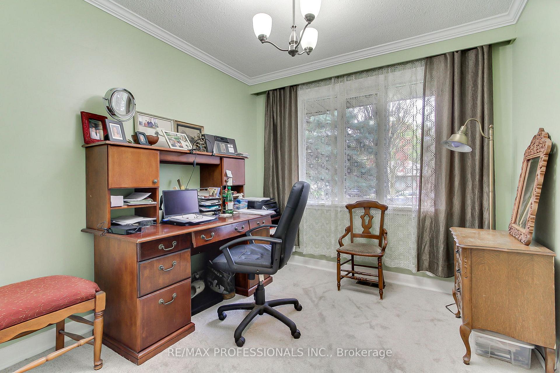 Photo 18 of 40 Cowley Avenue, Etobicoke, Islington-City Centre West — HOMEH