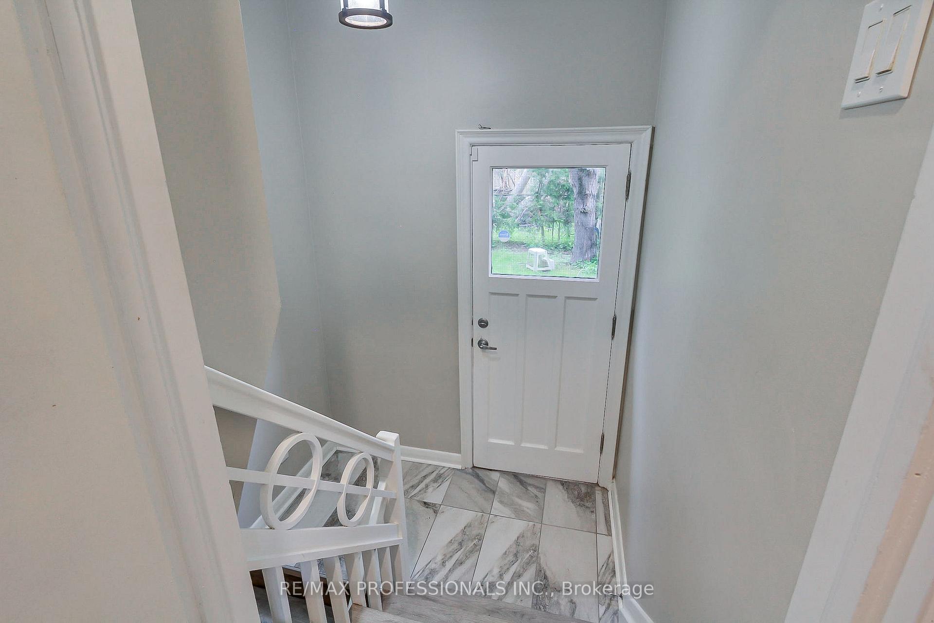 Photo 20 of 40 Cowley Avenue, Etobicoke, Islington-City Centre West — HOMEH