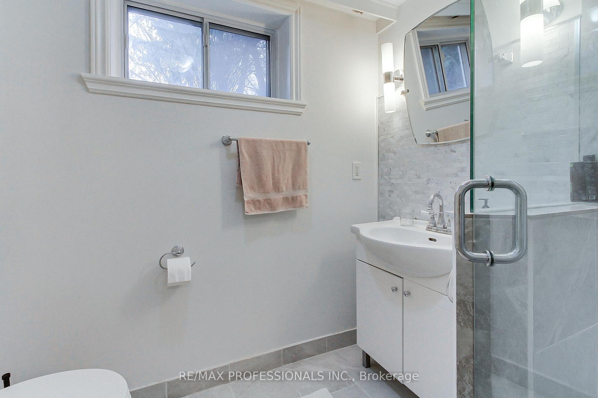 Photo 22 of 40 Cowley Avenue, Etobicoke, Islington-City Centre West — HOMEH