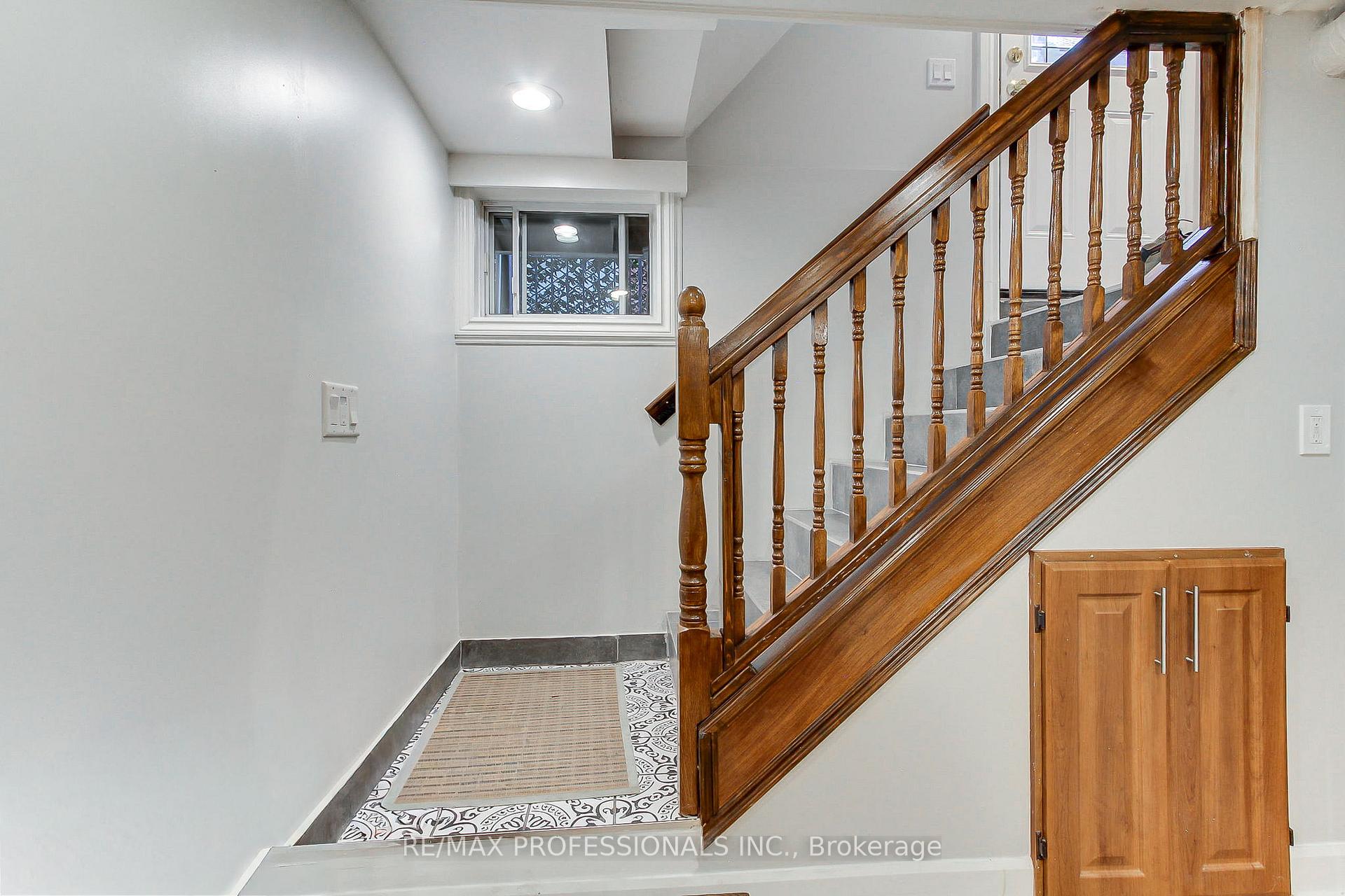 Photo 23 of 40 Cowley Avenue, Etobicoke, Islington-City Centre West — HOMEH