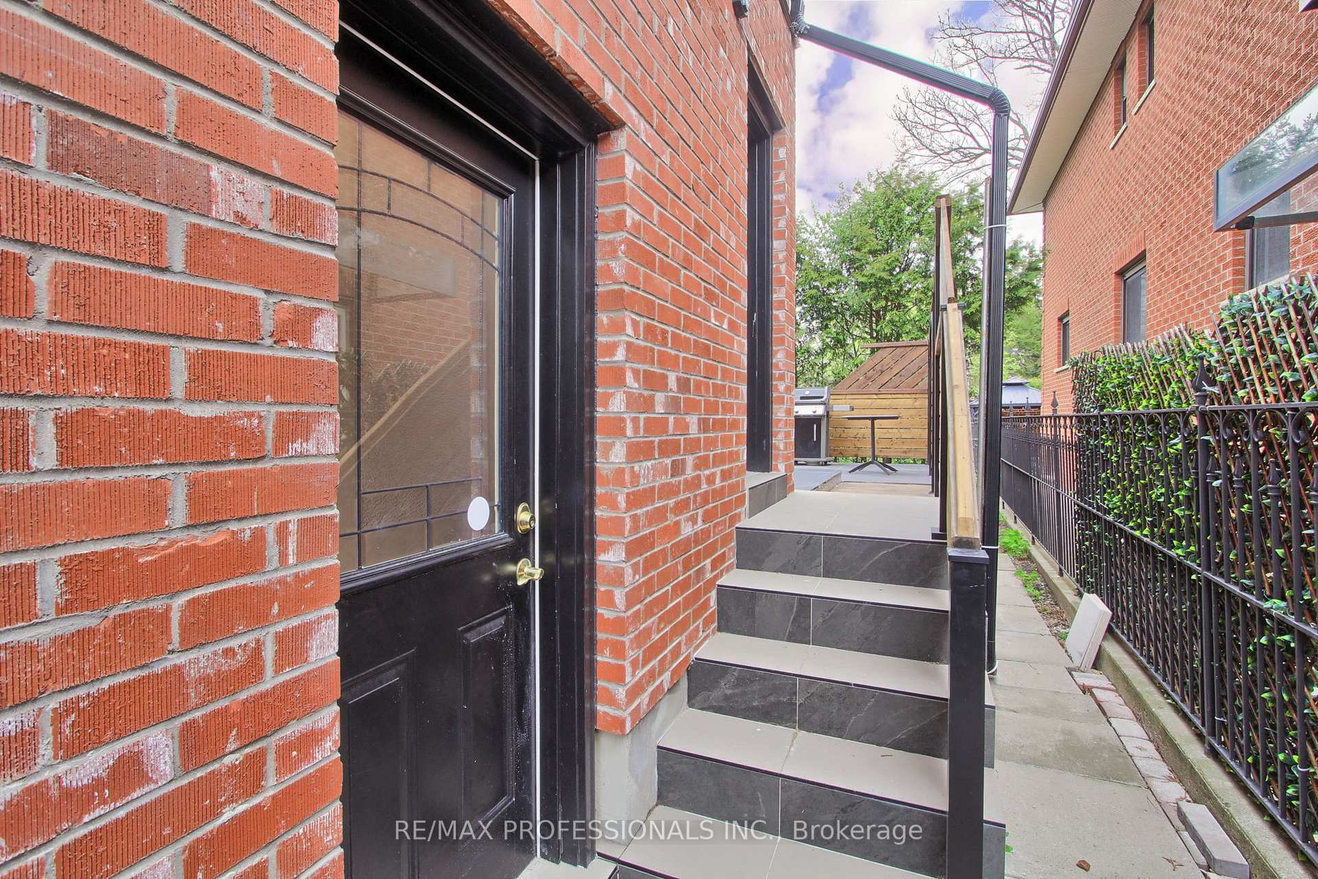 Photo 24 of 40 Cowley Avenue, Etobicoke, Islington-City Centre West — HOMEH