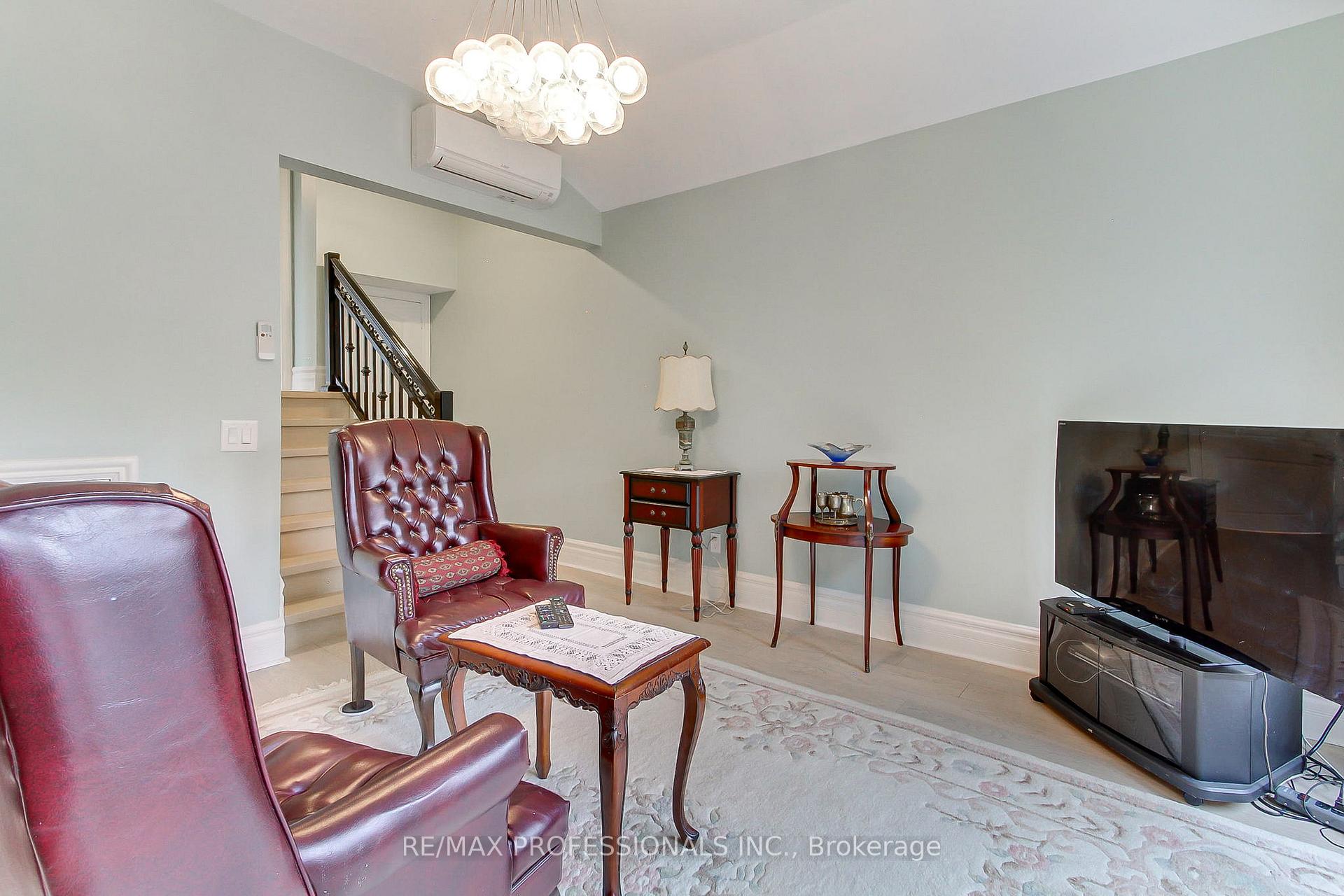 Photo 32 of 40 Cowley Avenue, Etobicoke, Islington-City Centre West — HOMEH