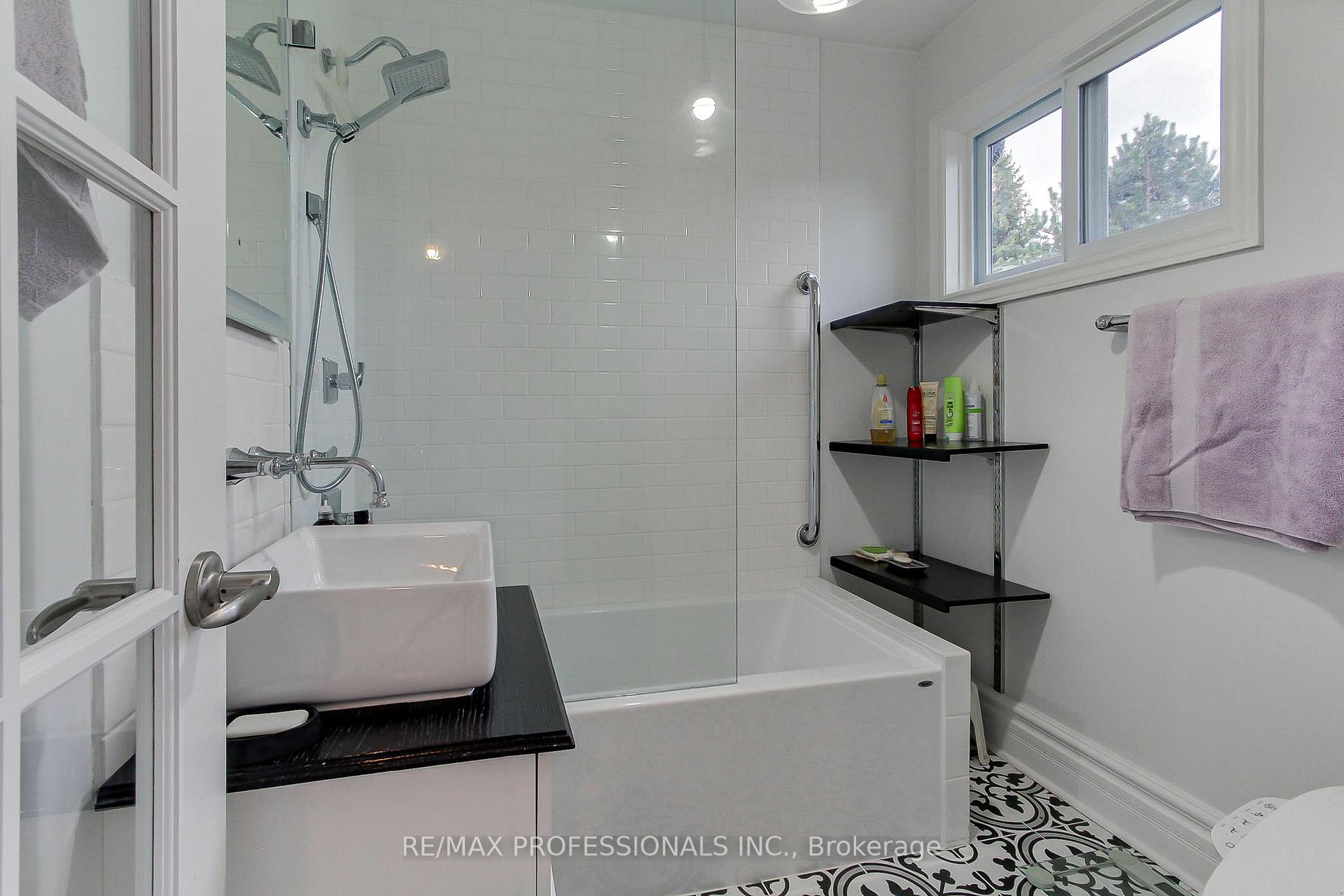 Photo 35 of 40 Cowley Avenue, Etobicoke, Islington-City Centre West — HOMEH