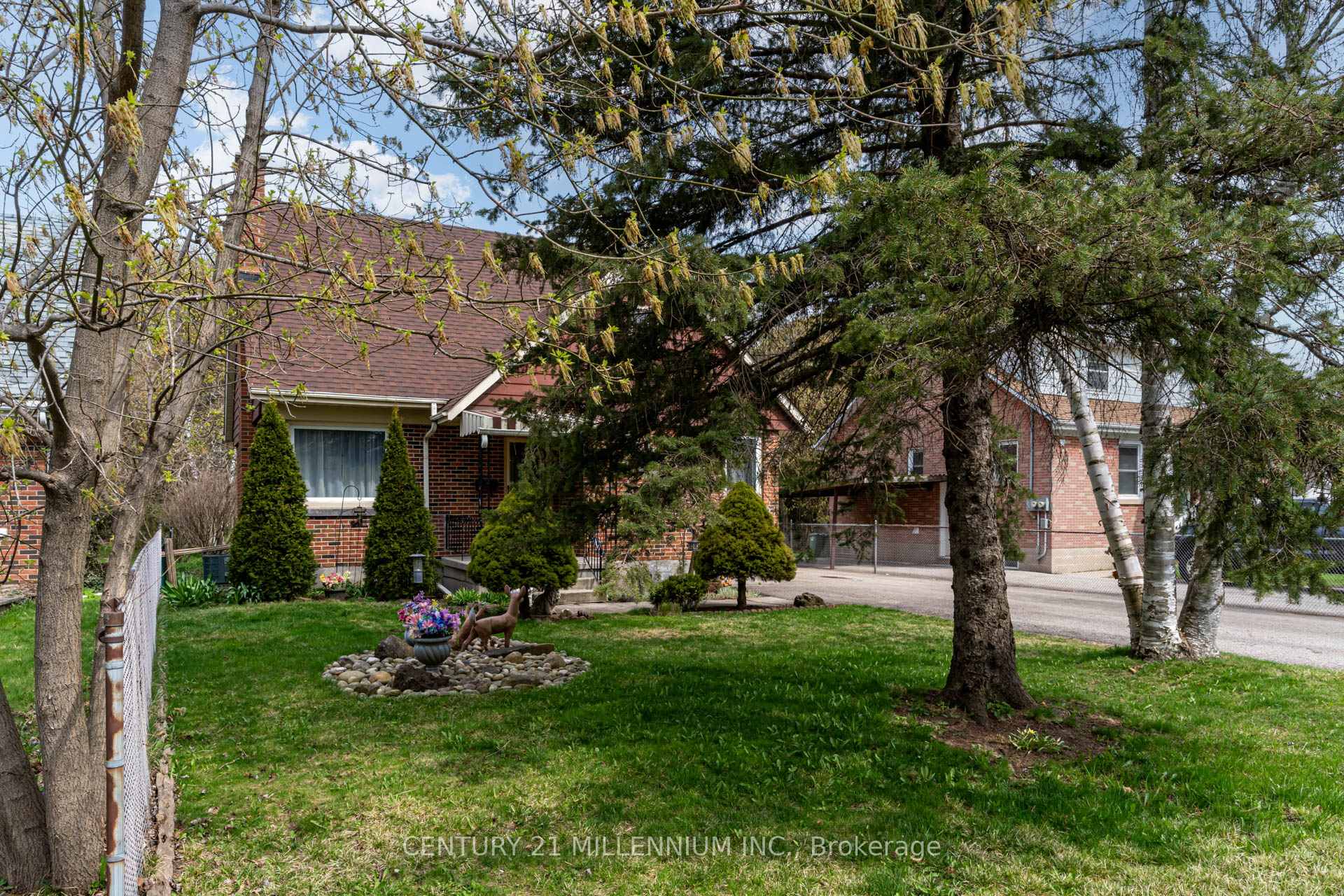 Photo 3 of 78 York Road, Guelph, St. Patrick's Ward — HOMEH