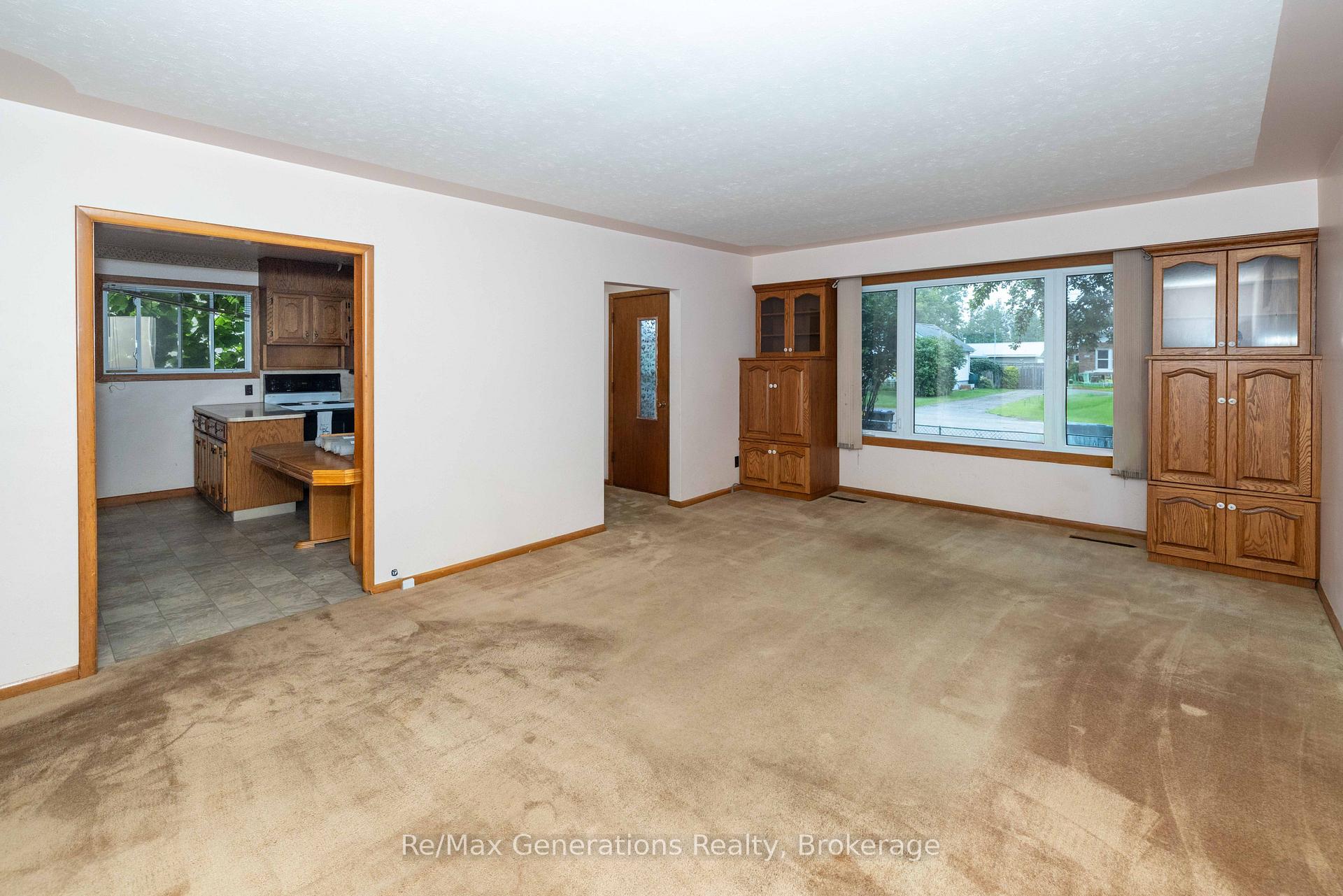Photo 2 of 1900 Bailey Avenue, Thunder Bay, Westfort — HOMEH
