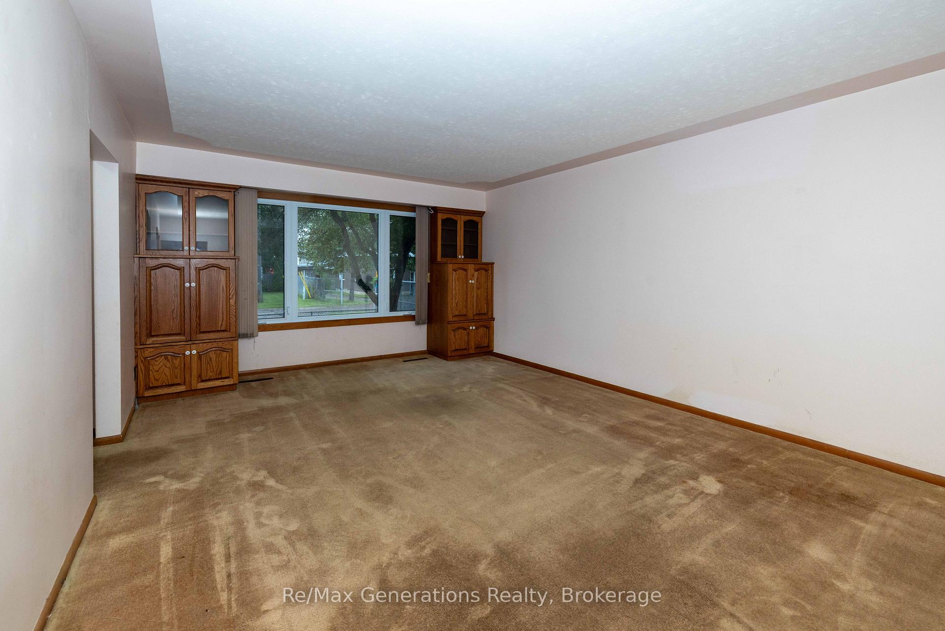 Photo 4 of 1900 Bailey Avenue, Thunder Bay, Westfort — HOMEH