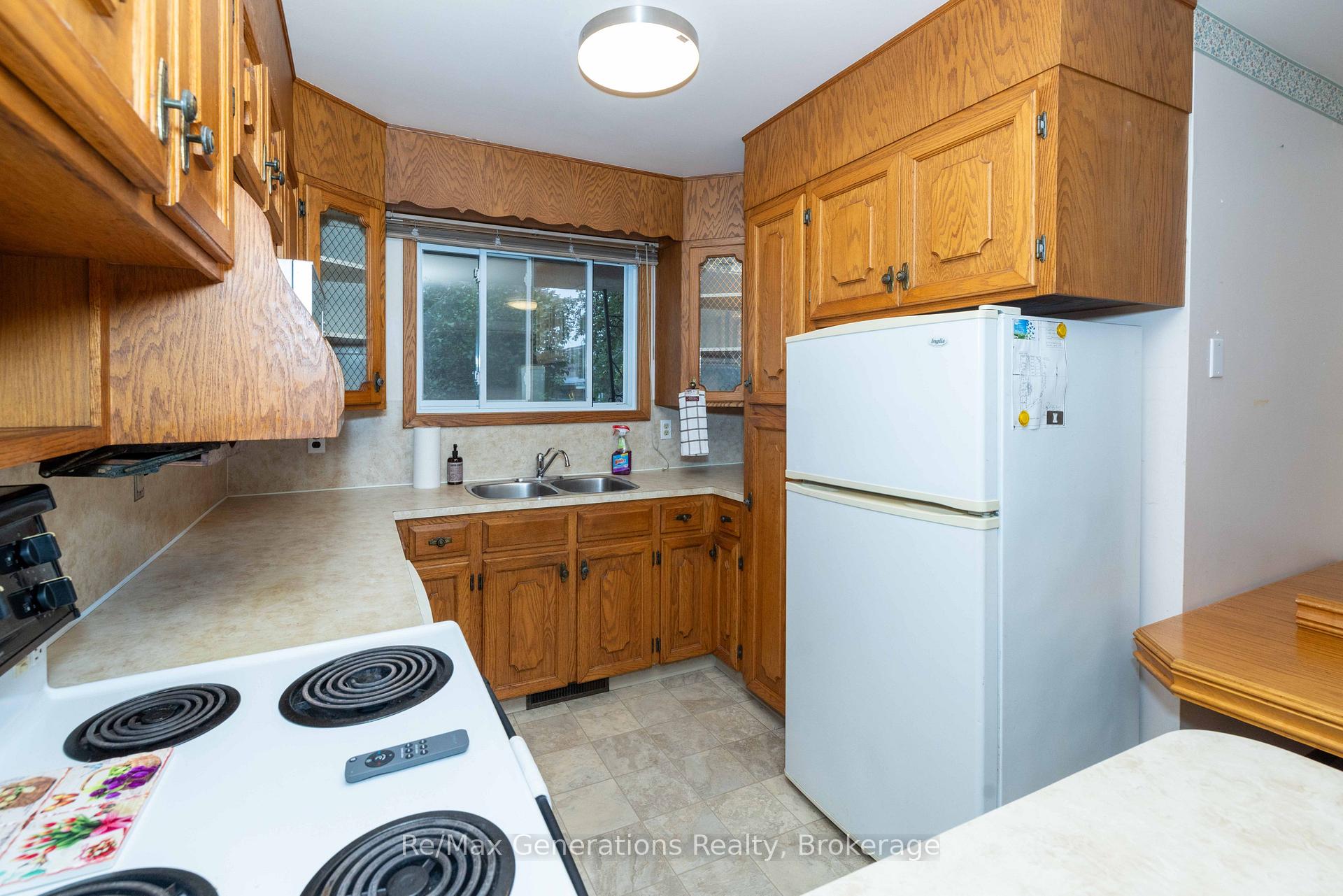 Photo 5 of 1900 Bailey Avenue, Thunder Bay, Westfort — HOMEH