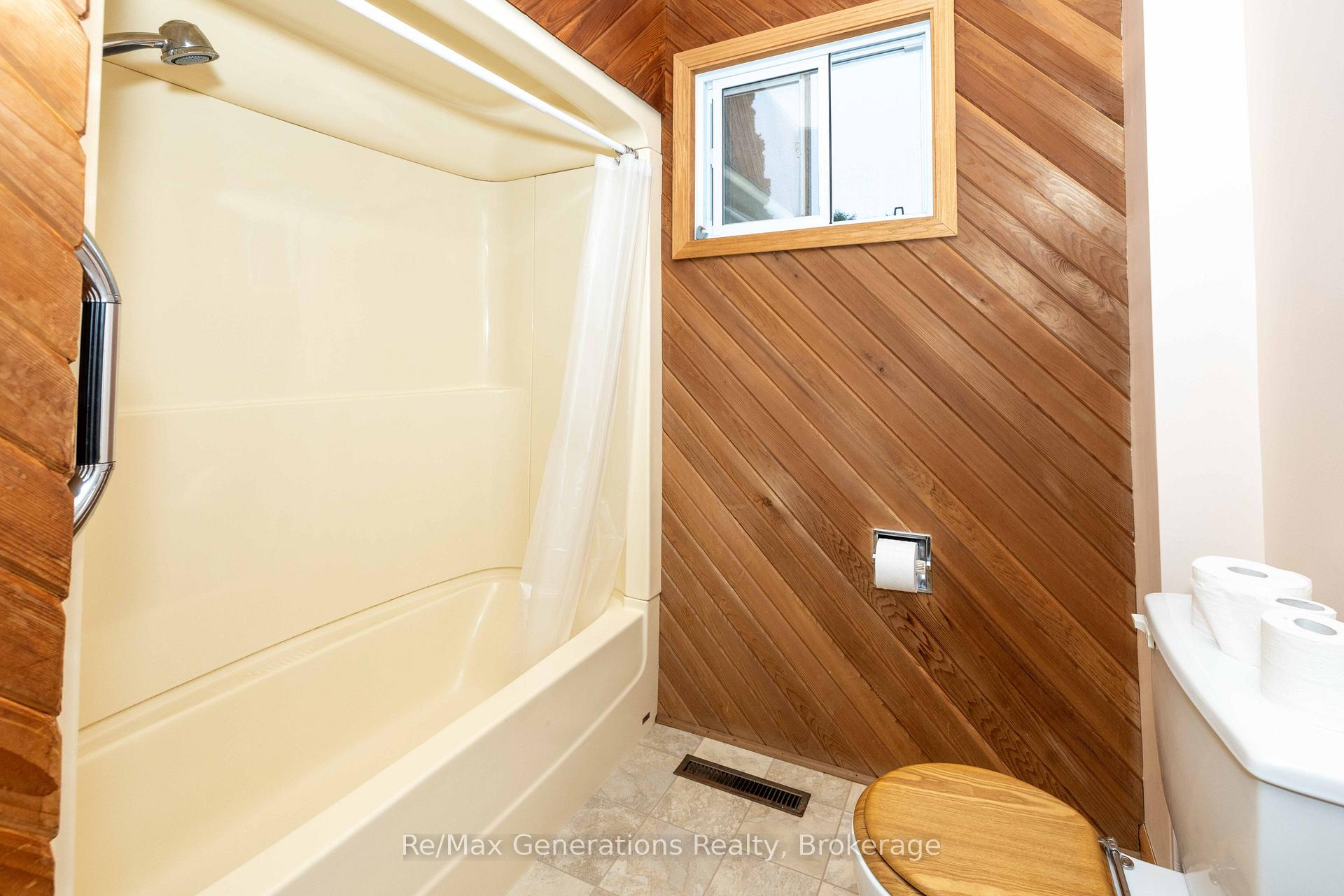 Photo 9 of 1900 Bailey Avenue, Thunder Bay, Westfort — HOMEH