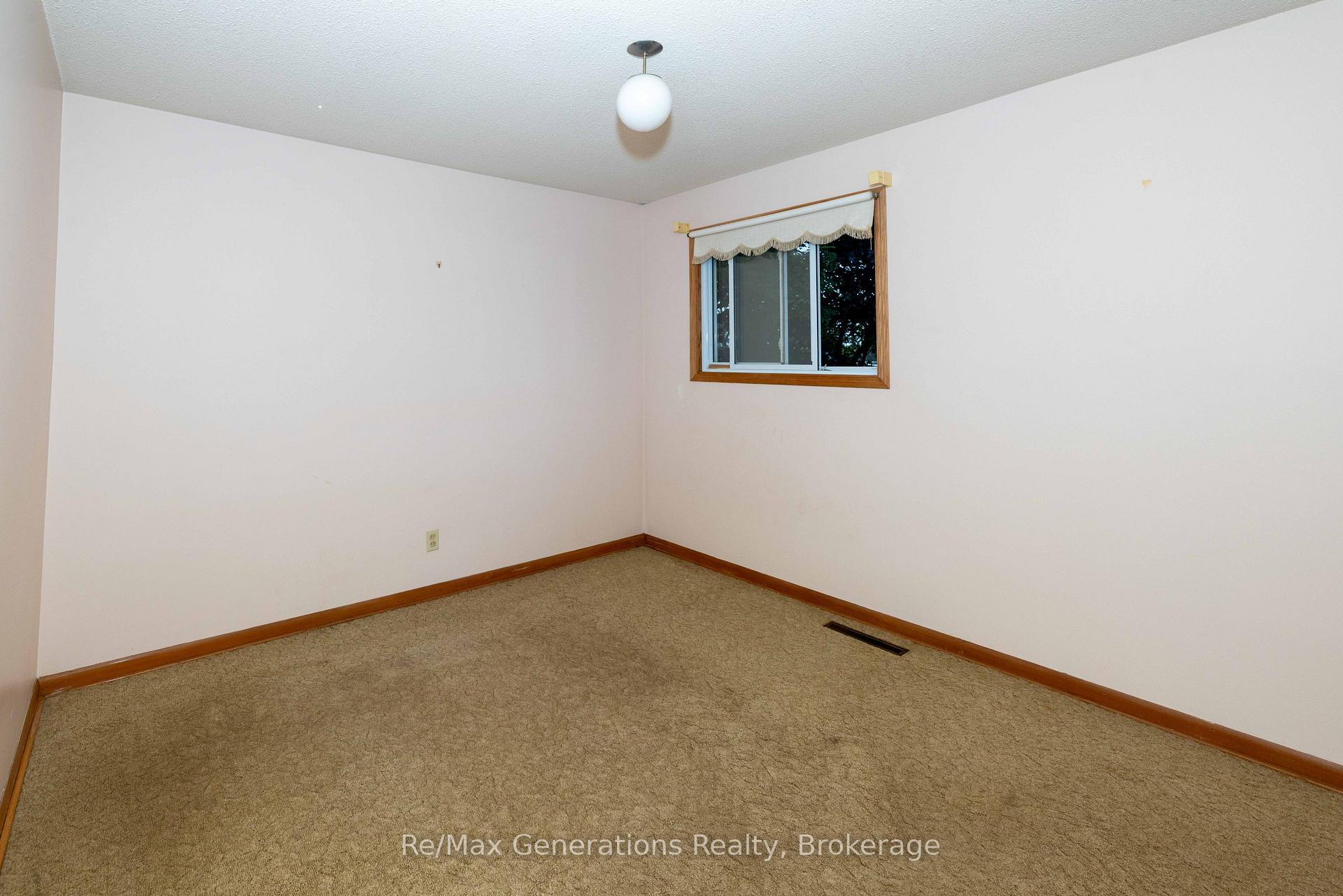 Photo 11 of 1900 Bailey Avenue, Thunder Bay, Westfort — HOMEH