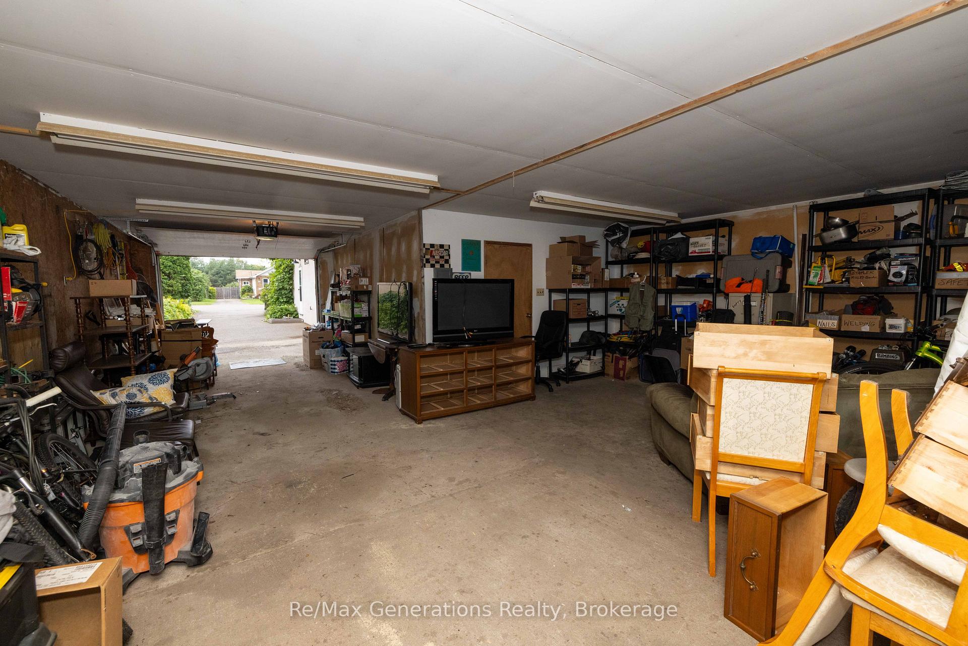 Photo 15 of 1900 Bailey Avenue, Thunder Bay, Westfort — HOMEH