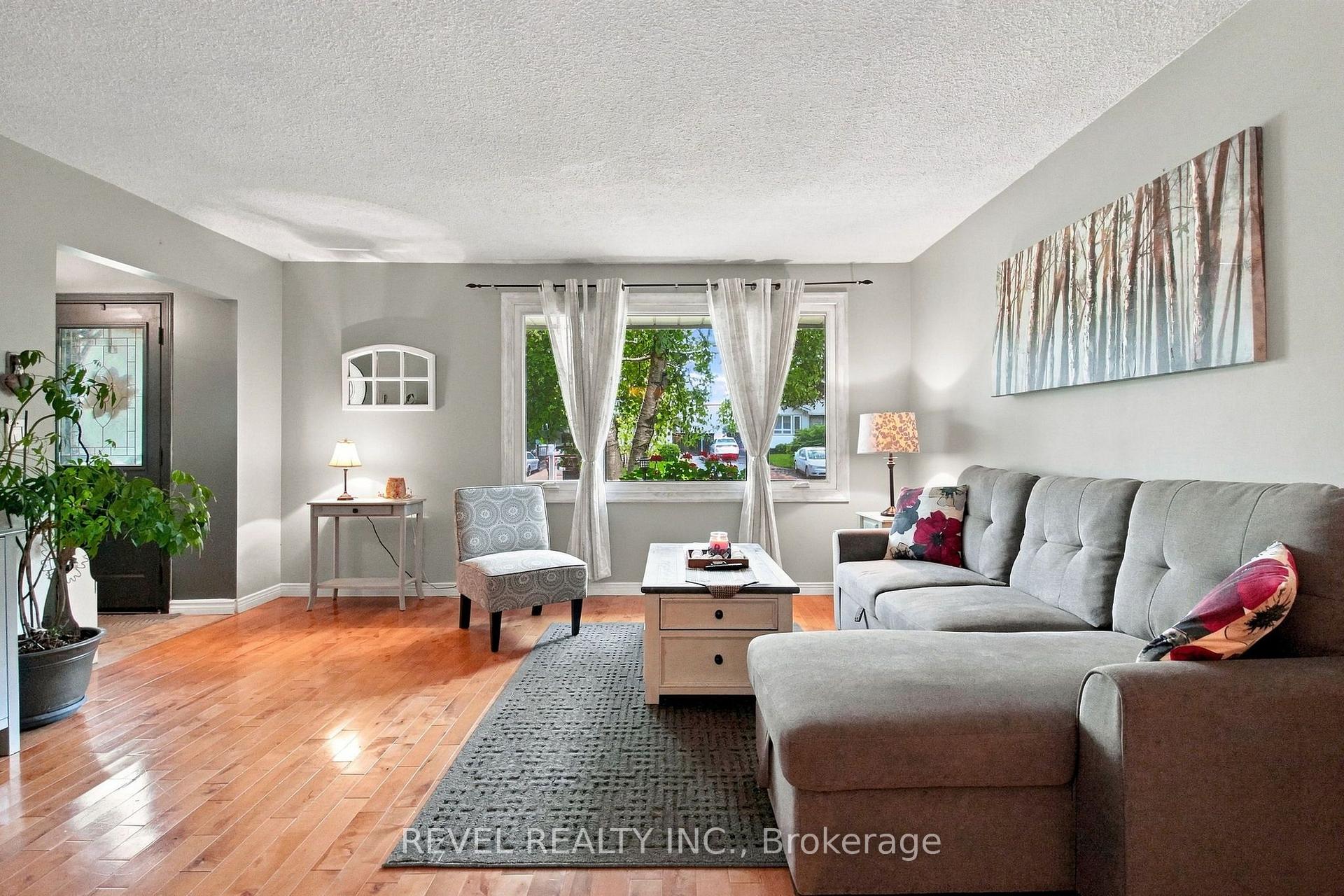 Photo 2 of 562 Capilano Crescent, Oshawa, Donevan — HOMEH