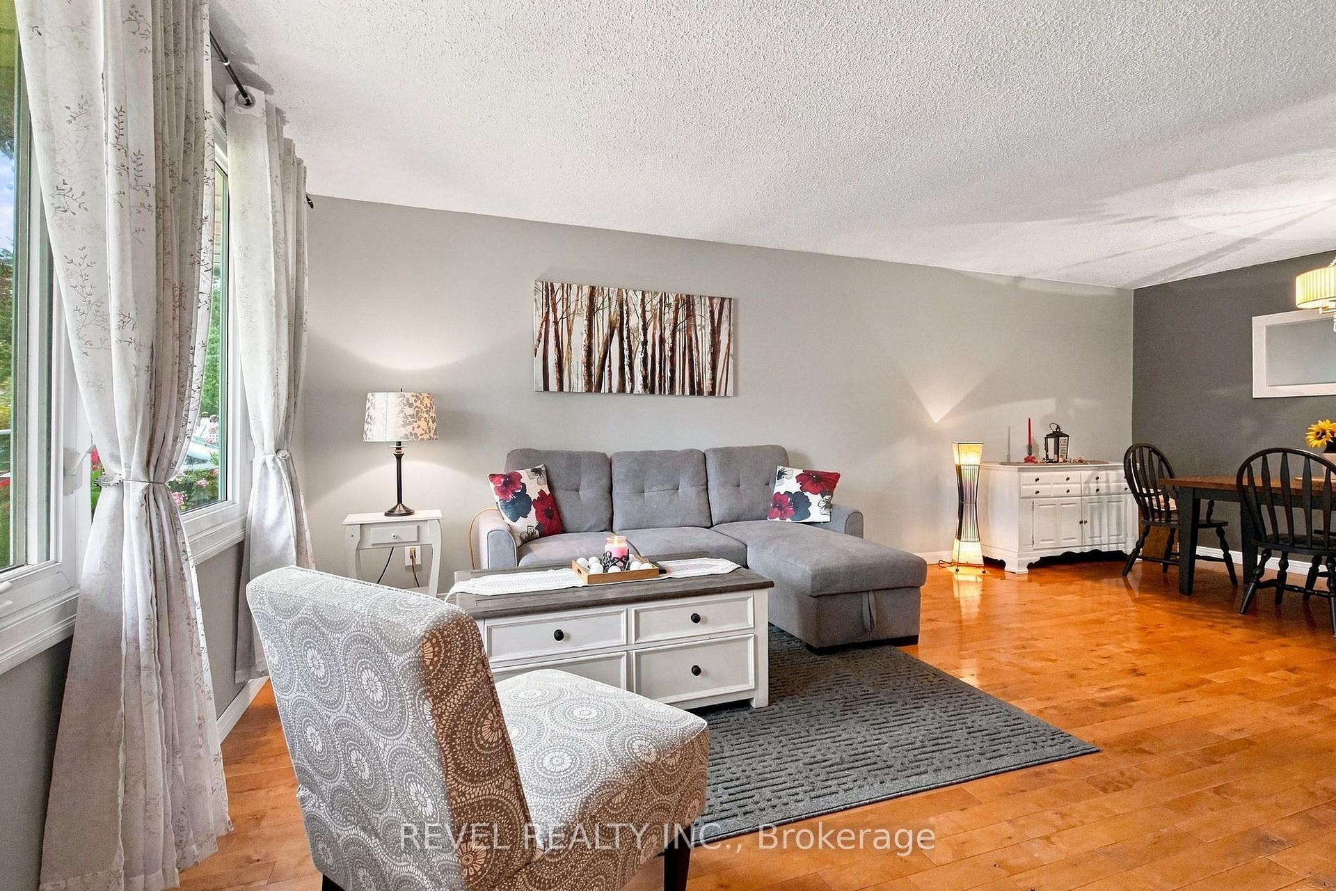 Photo 4 of 562 Capilano Crescent, Oshawa, Donevan — HOMEH