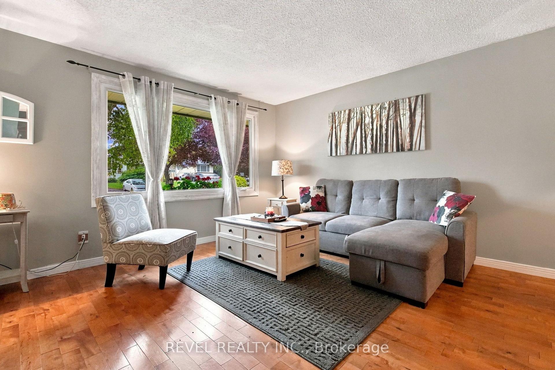 Photo 5 of 562 Capilano Crescent, Oshawa, Donevan — HOMEH