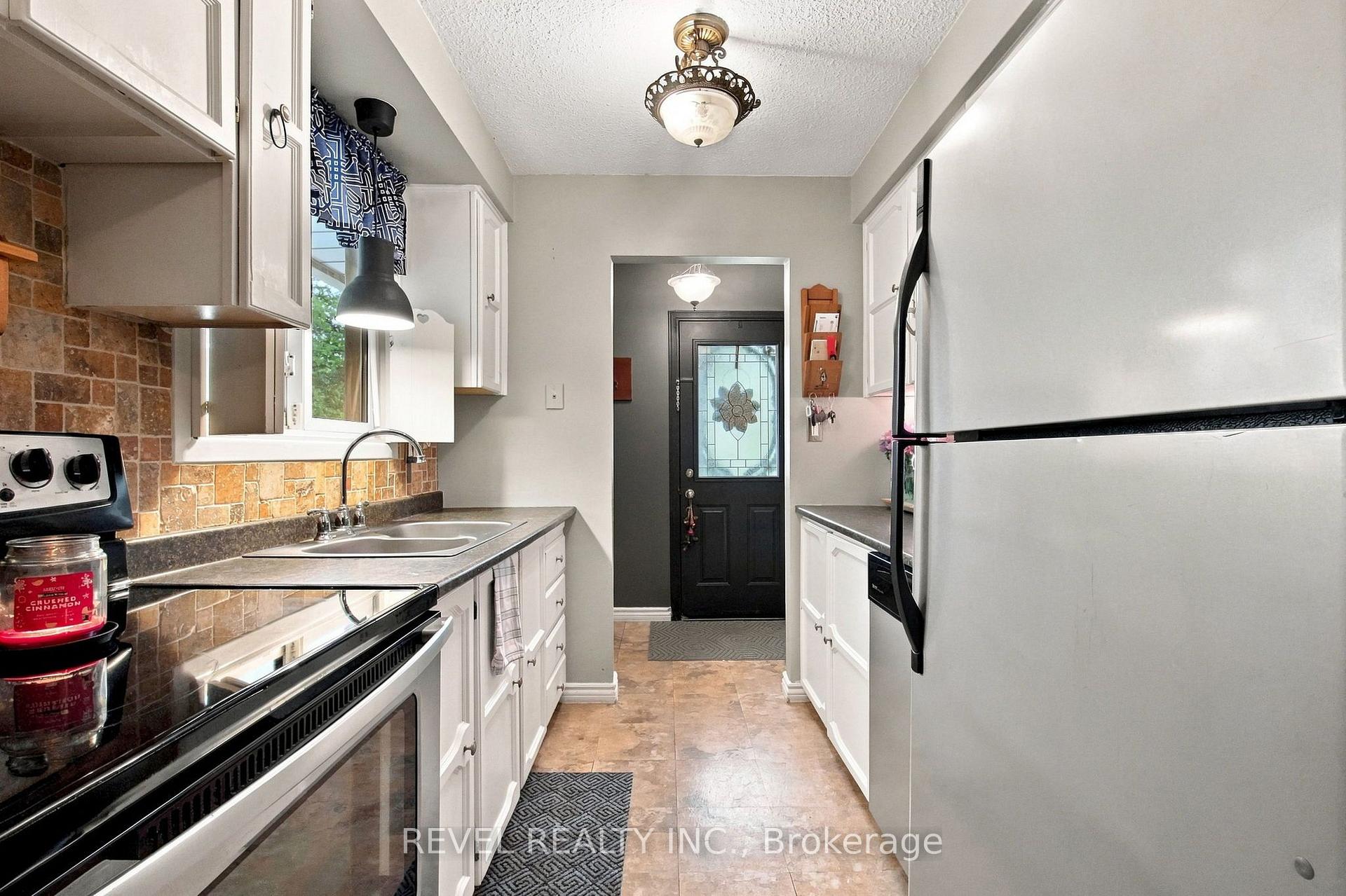 Photo 8 of 562 Capilano Crescent, Oshawa, Donevan — HOMEH