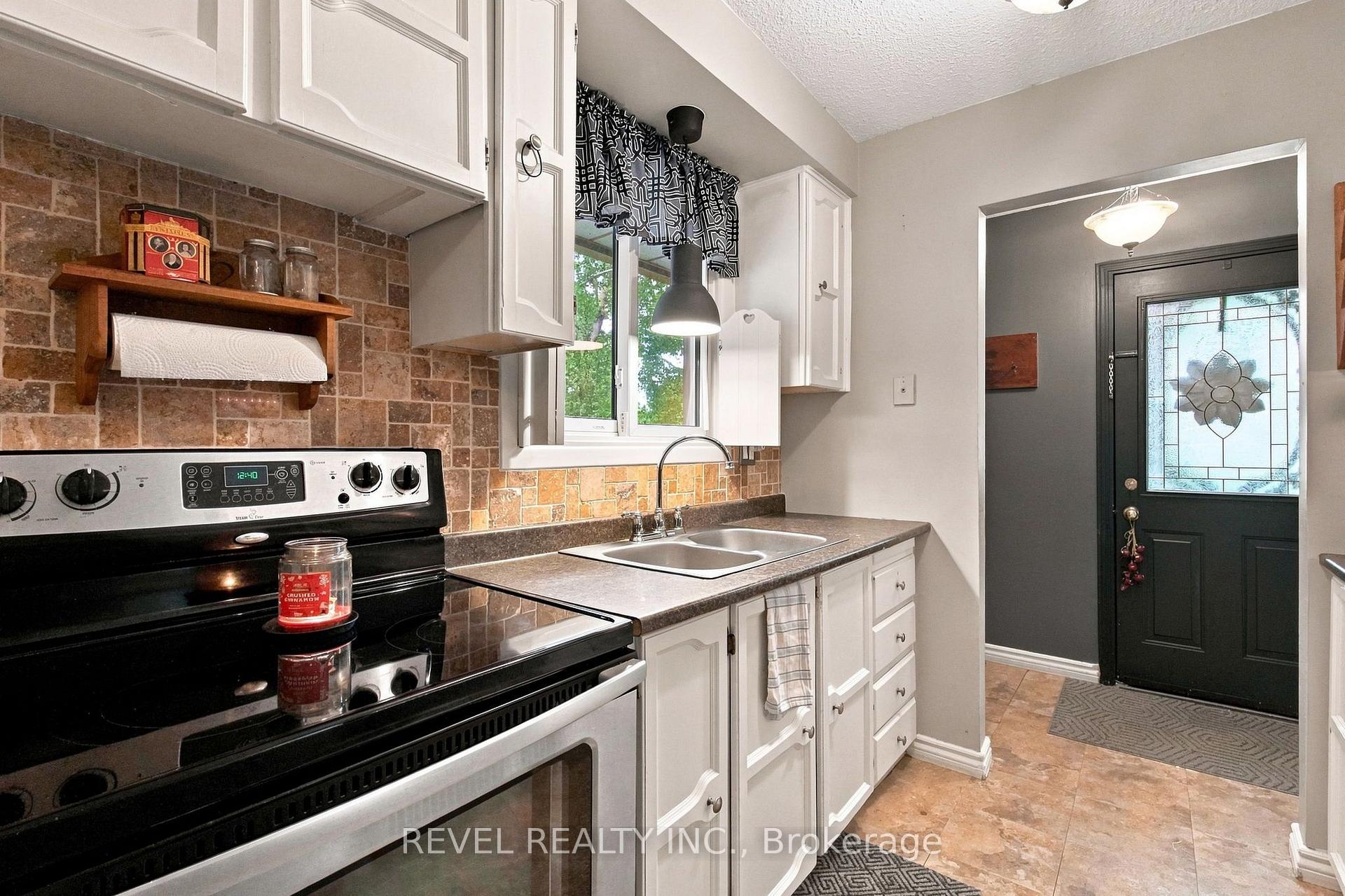Photo 9 of 562 Capilano Crescent, Oshawa, Donevan — HOMEH