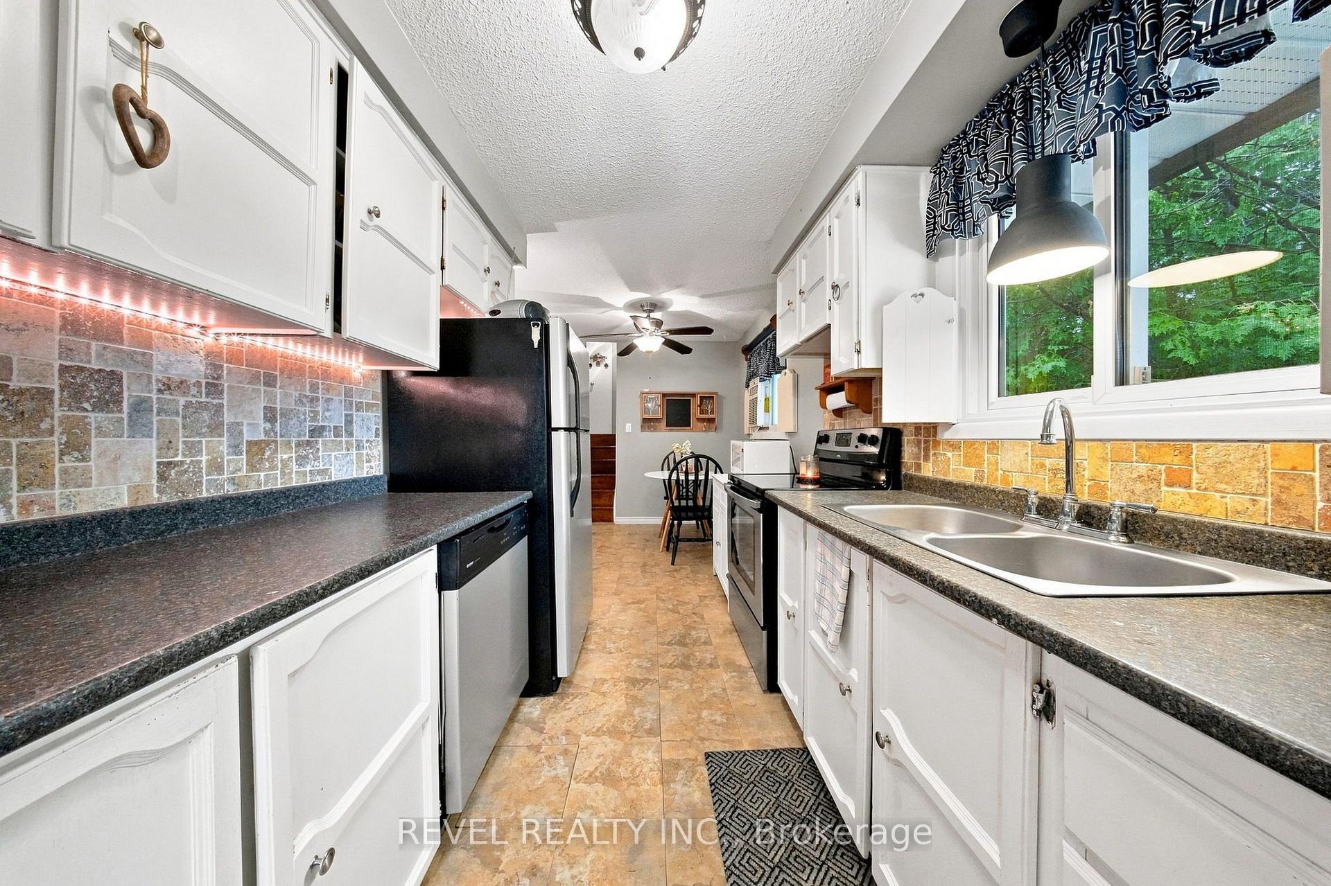 Photo 10 of 562 Capilano Crescent, Oshawa, Donevan — HOMEH