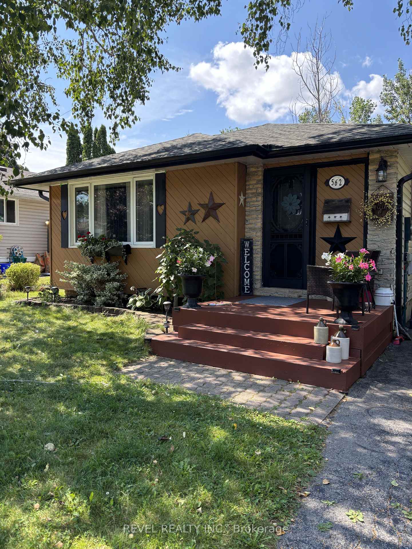 Photo 35 of 562 Capilano Crescent, Oshawa, Donevan — HOMEH