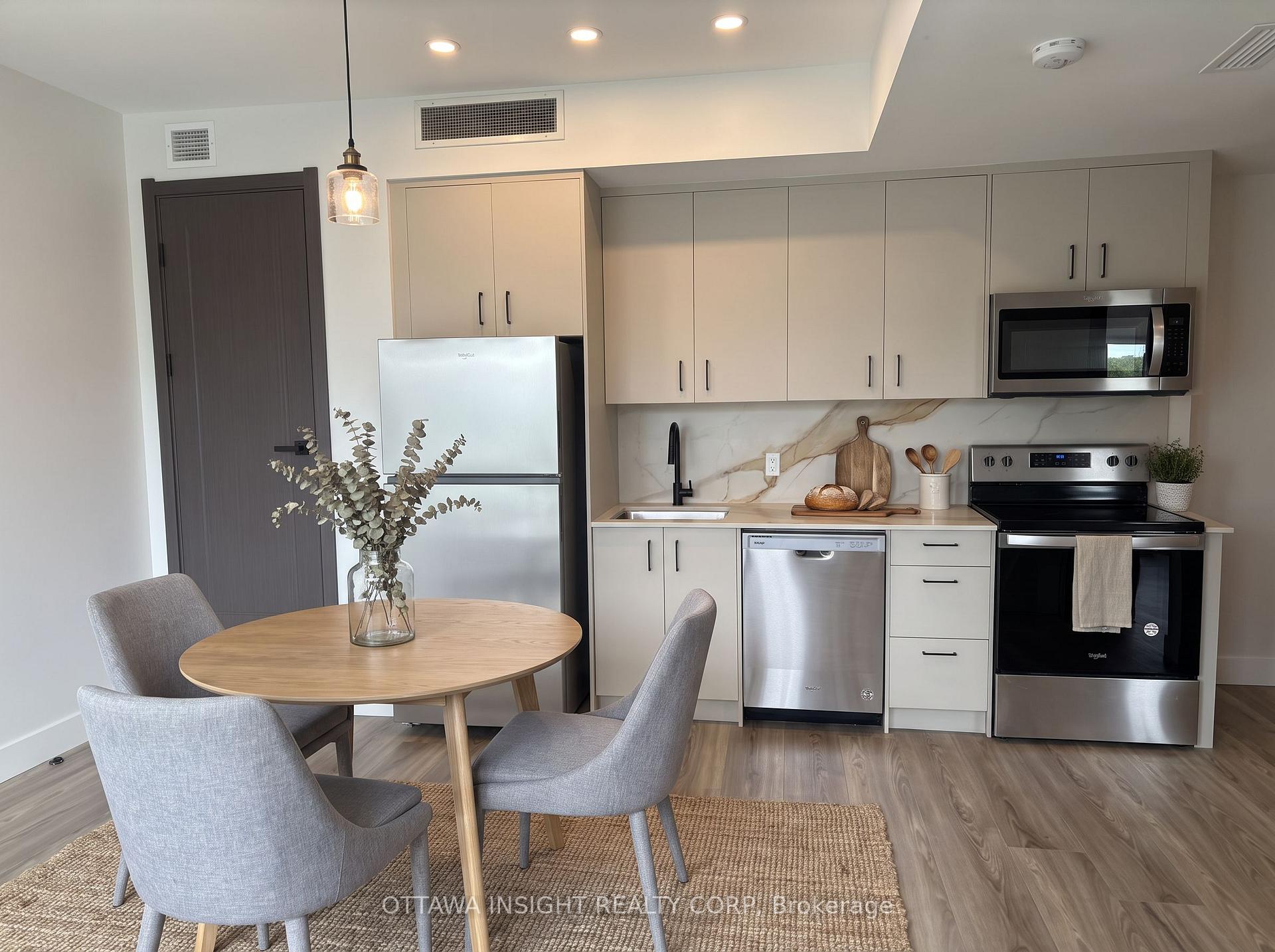Photo 5 of Unit 1, 266 Carruthers Avenue, Ottawa, Hintonburg — HOMEH