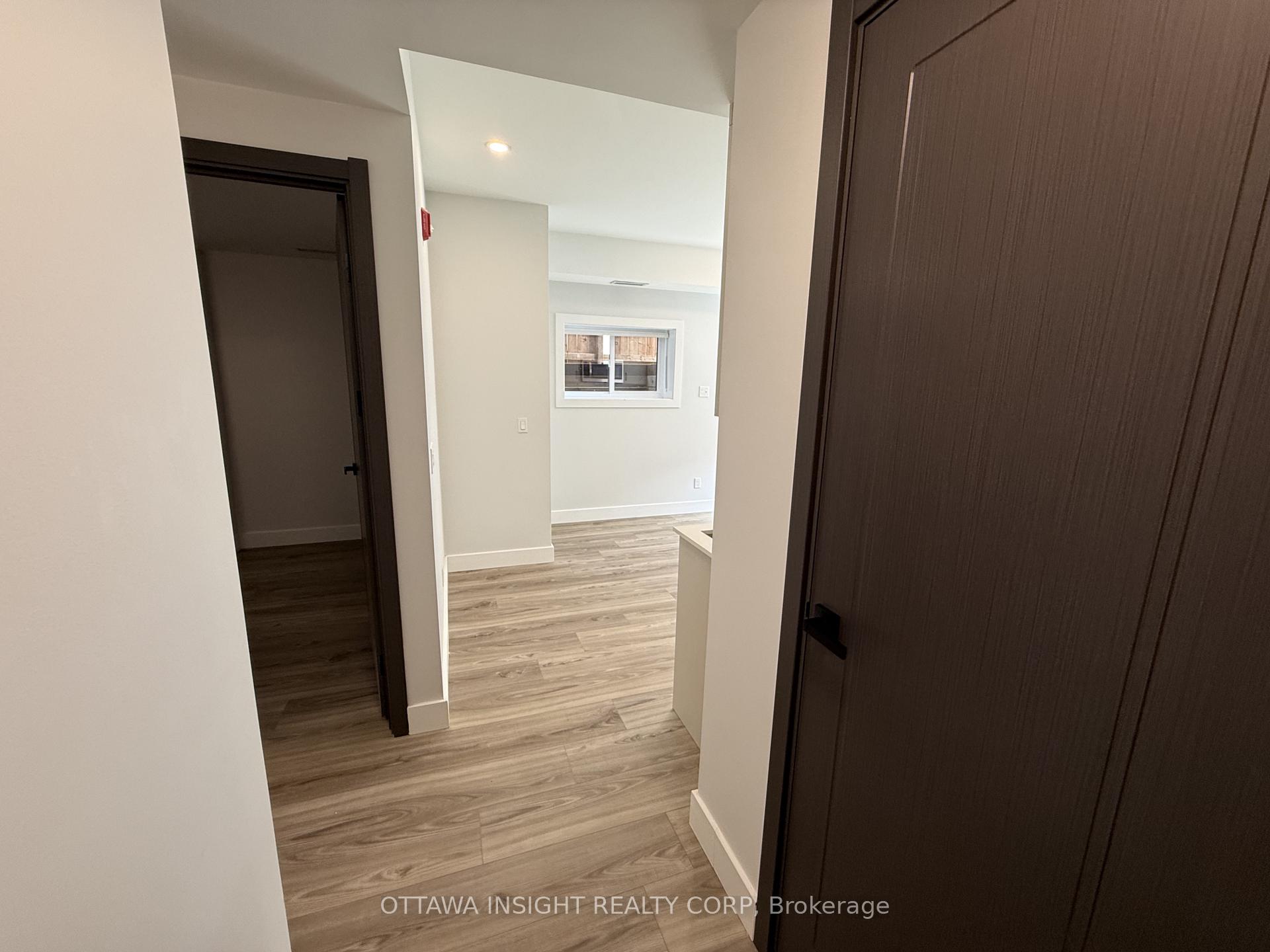 Photo 2 of Unit 4, 266 Carruthers Avenue, Ottawa, Hintonburg — HOMEH