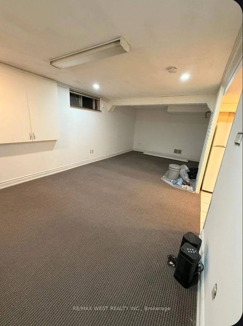 Photo 9 of Unit Lower Level B, 7 Waltham Drive, Etobicoke, Thistletown-Beaumonde Heights — HOMEH