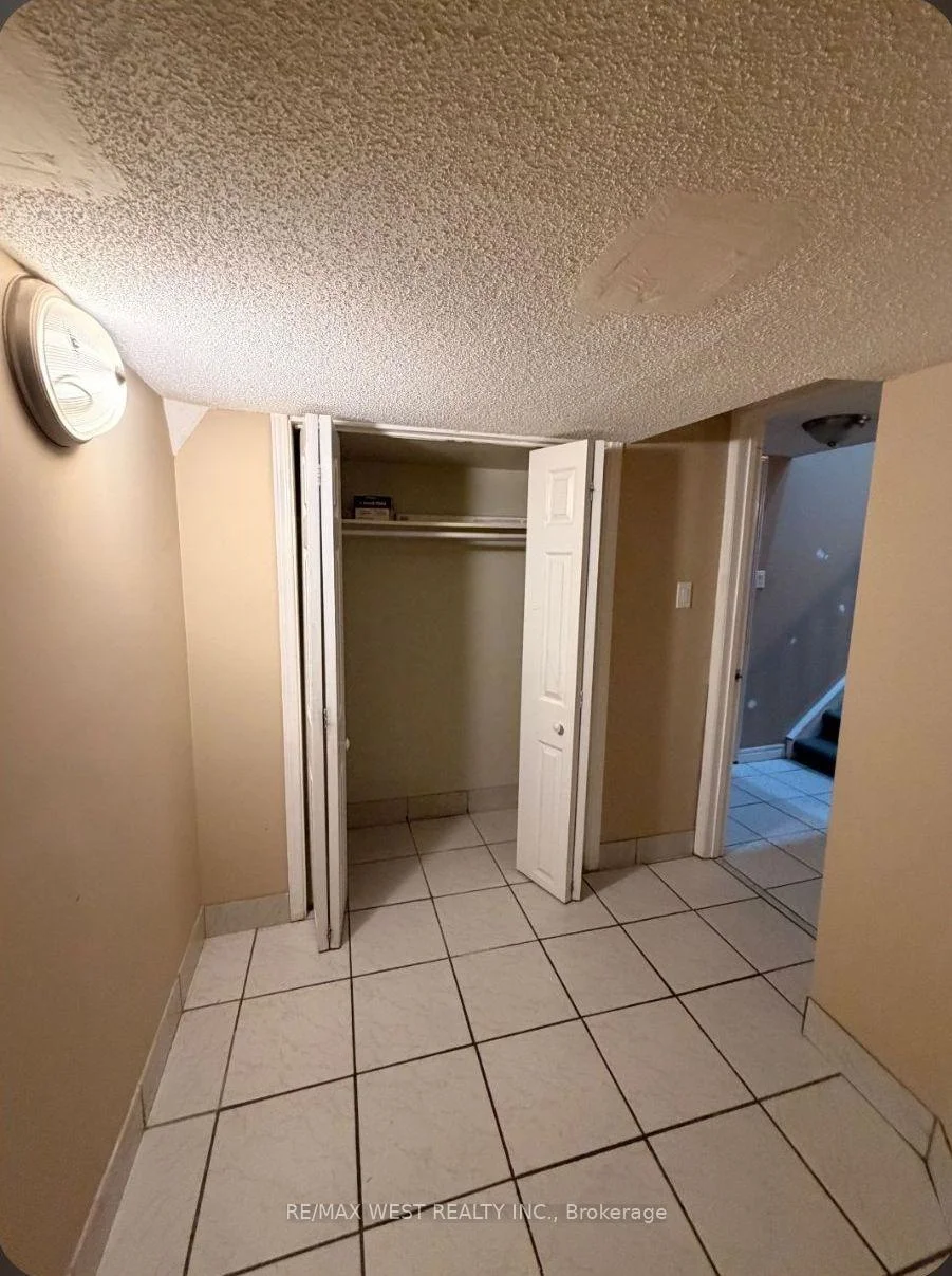 Photo 11 of Unit Lower Level B, 7 Waltham Drive, Etobicoke, Thistletown-Beaumonde Heights — HOMEH