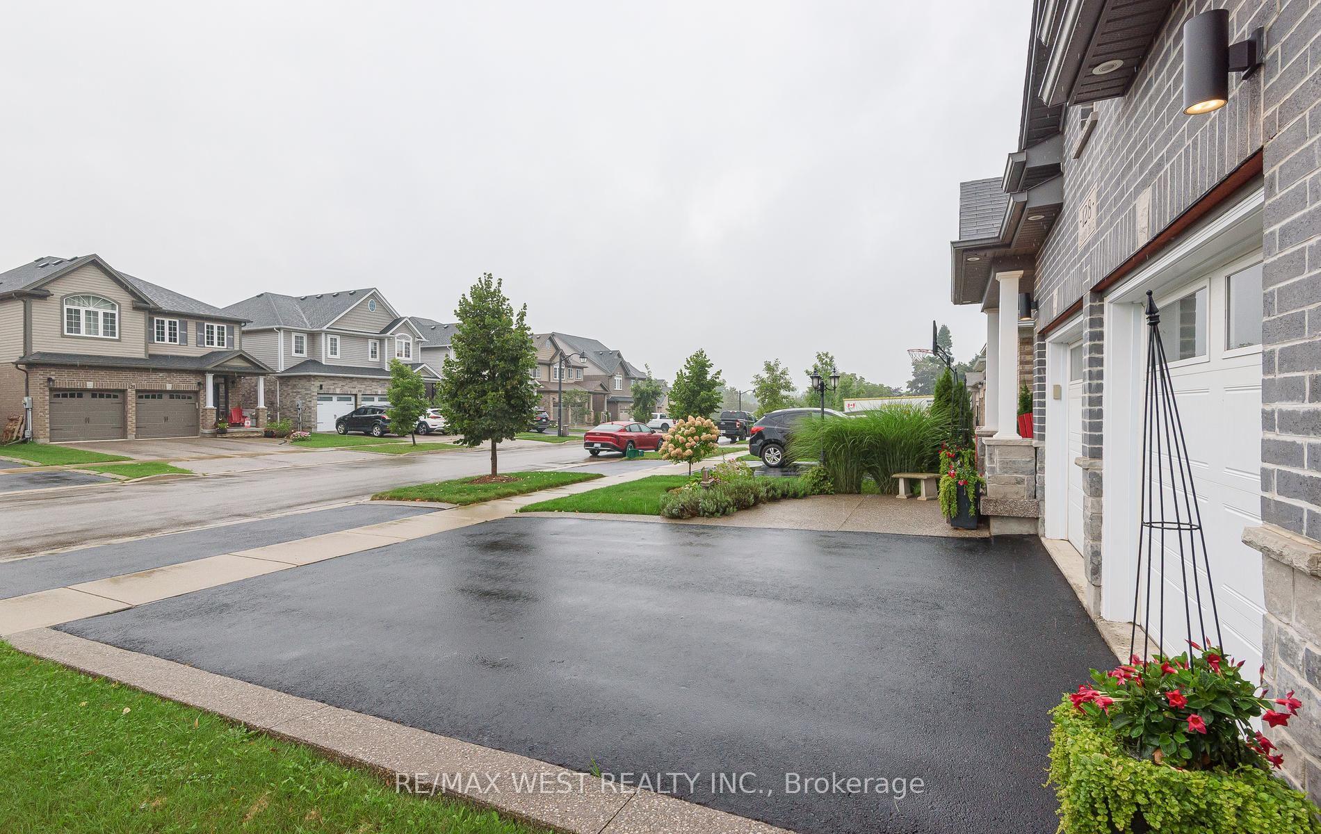 Photo 5 of 128 Sammon Drive, Guelph/Eramosa, Rockwood — HOMEH