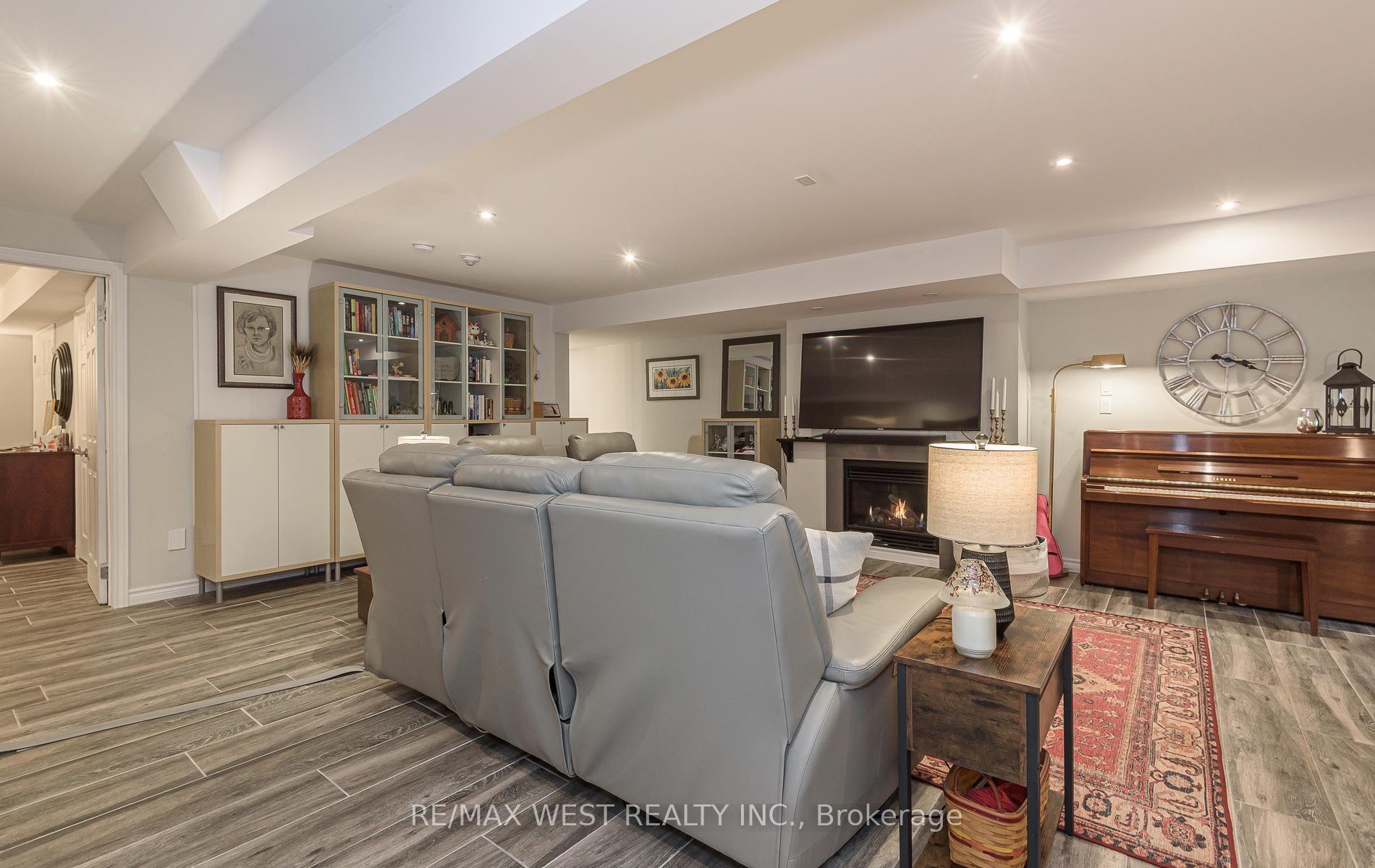 Photo 33 of 128 Sammon Drive, Guelph/Eramosa, Rockwood — HOMEH