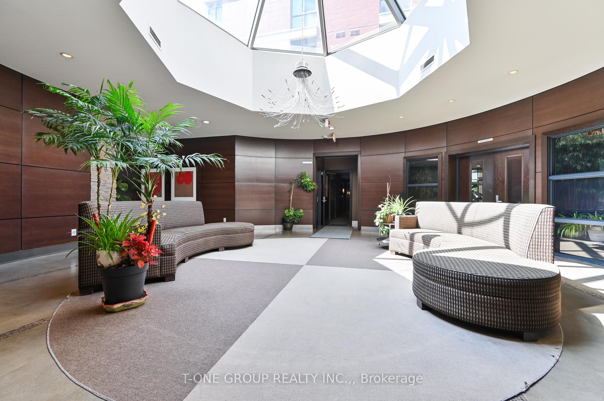 Photo 3 of Unit 404, 57 Upper Duke Crescent, Markham, Unionville — HOMEH