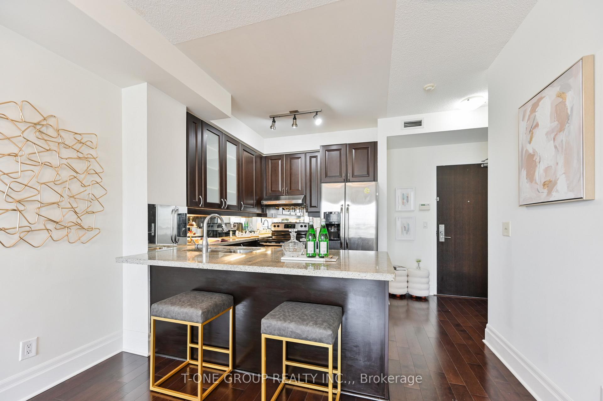 Photo 8 of Unit 404, 57 Upper Duke Crescent, Markham, Unionville — HOMEH
