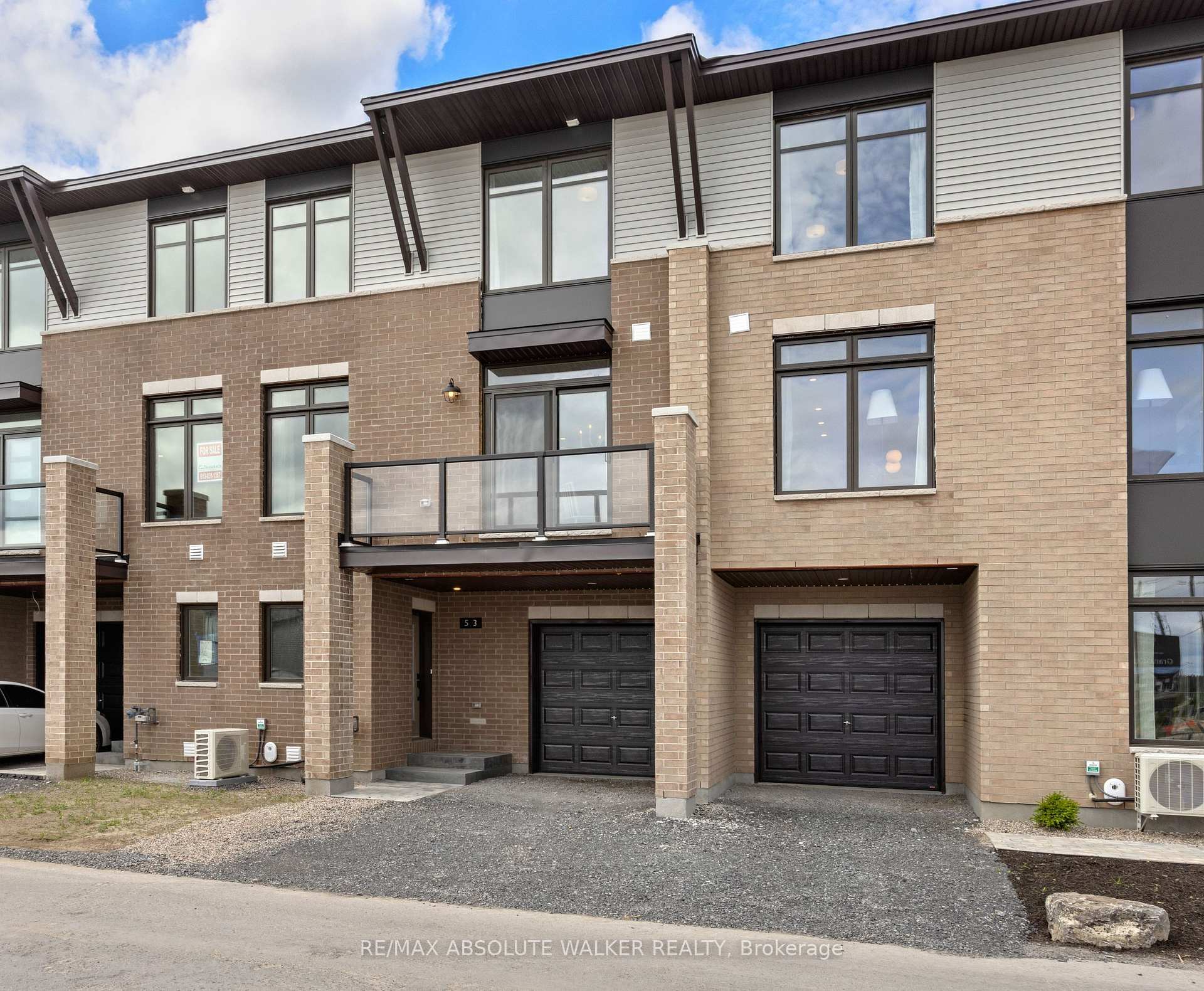 Photo 2 of 513 Pantanal Private, Ottawa, Blossom Park/Kemp Park/Findlay Creek — HOMEH