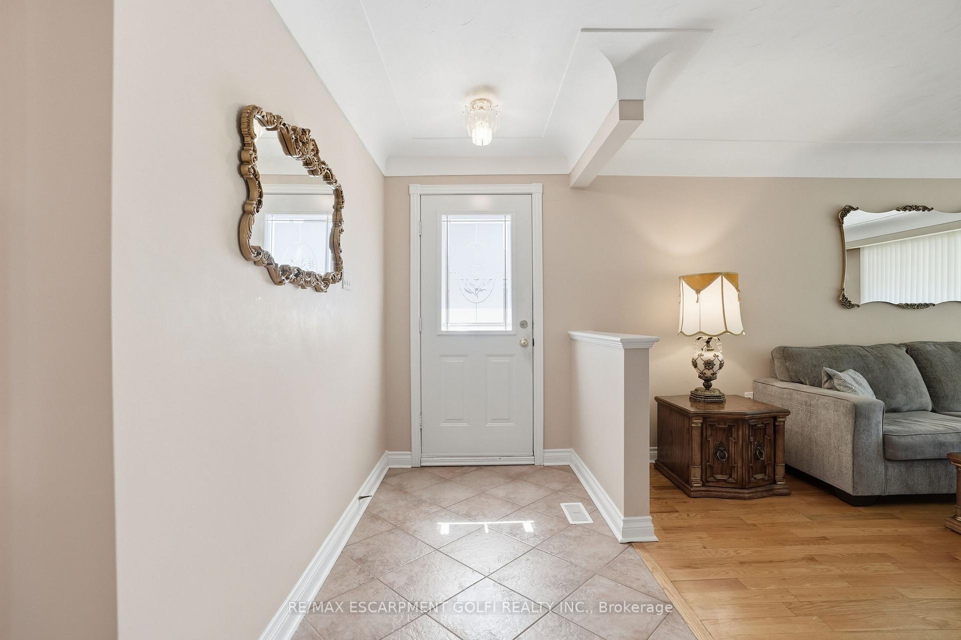 Photo 3 of 18 Pleasant Avenue, Hamilton, Stoney Creek — HOMEH