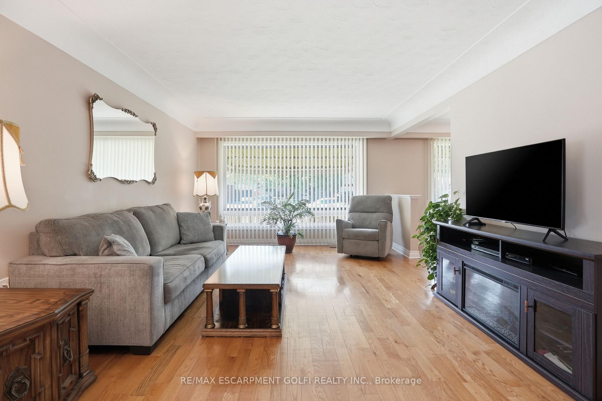 Photo 4 of 18 Pleasant Avenue, Hamilton, Stoney Creek — HOMEH