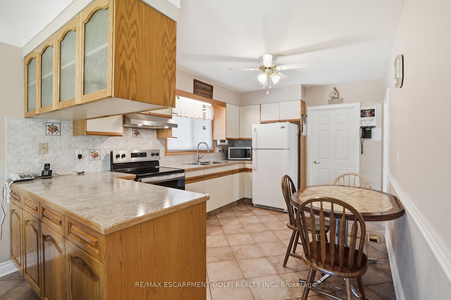 Photo 7 of 18 Pleasant Avenue, Hamilton, Stoney Creek — HOMEH