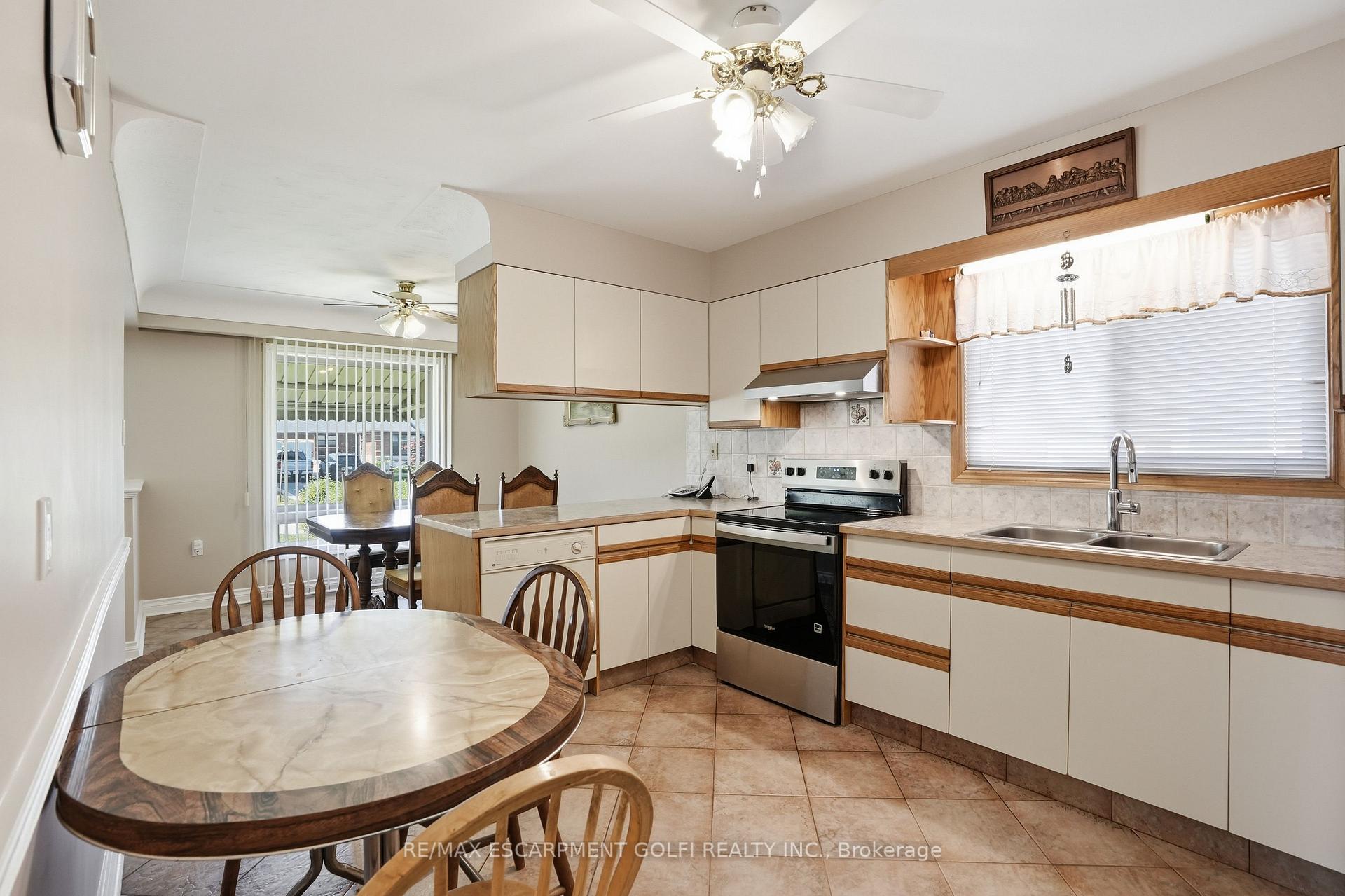 Photo 9 of 18 Pleasant Avenue, Hamilton, Stoney Creek — HOMEH