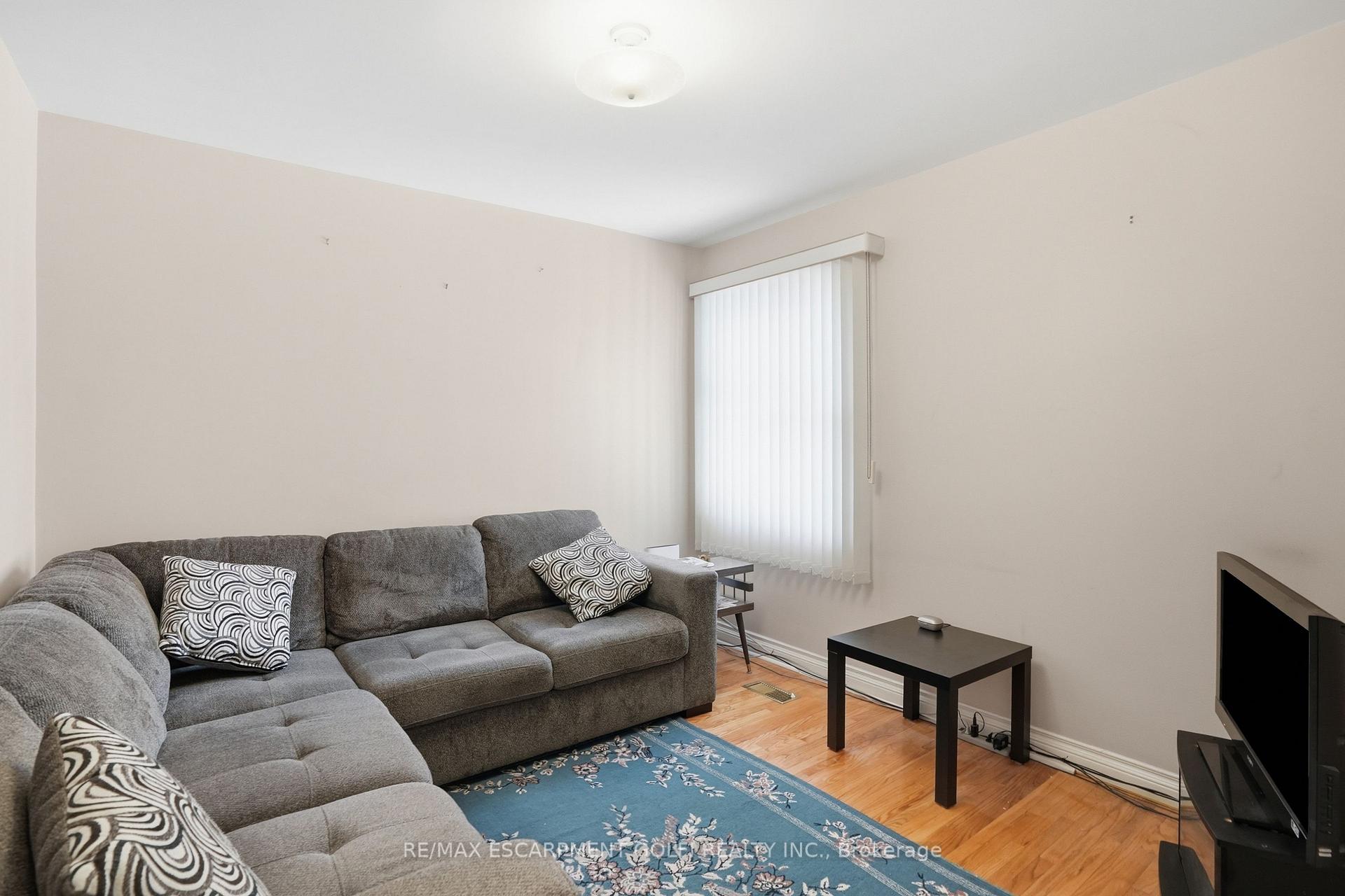 Photo 11 of 18 Pleasant Avenue, Hamilton, Stoney Creek — HOMEH