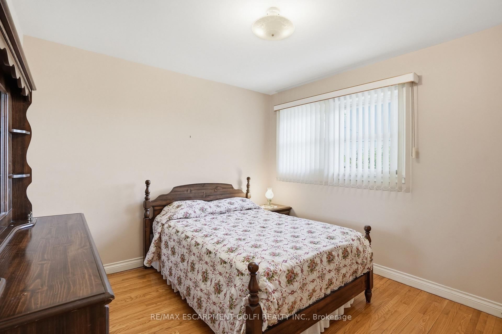 Photo 14 of 18 Pleasant Avenue, Hamilton, Stoney Creek — HOMEH