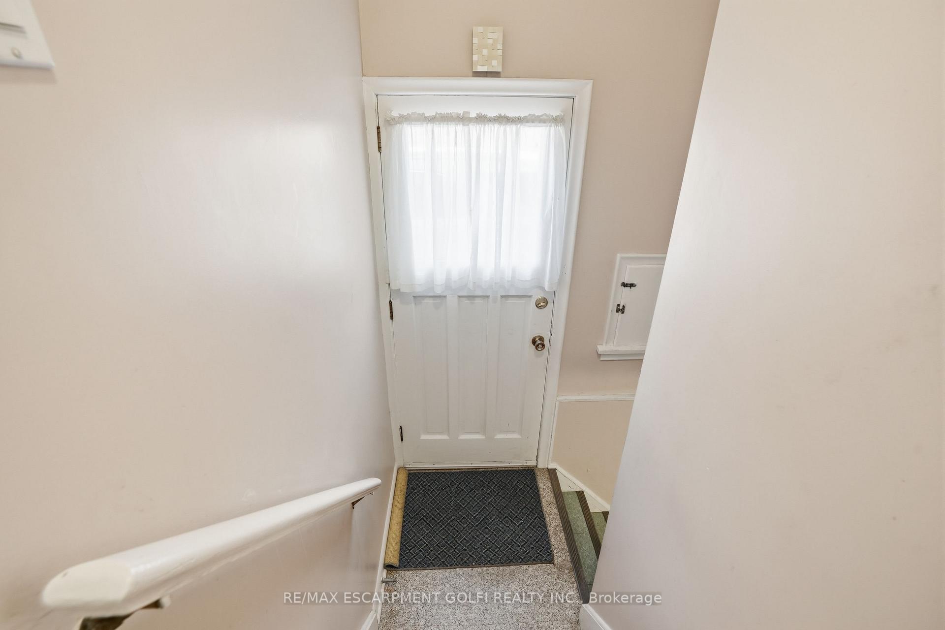 Photo 15 of 18 Pleasant Avenue, Hamilton, Stoney Creek — HOMEH