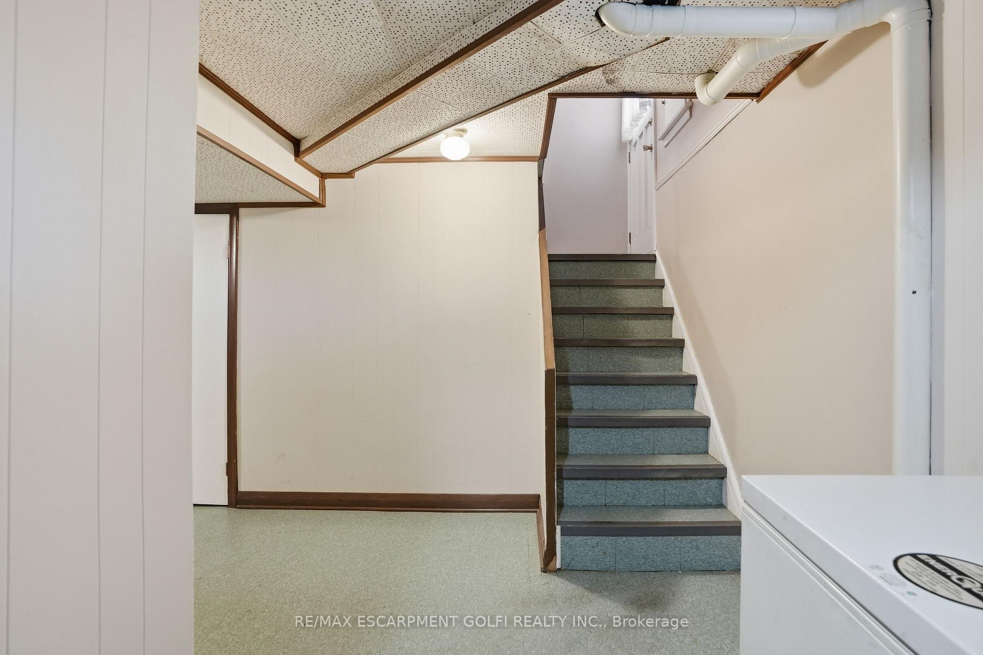 Photo 16 of 18 Pleasant Avenue, Hamilton, Stoney Creek — HOMEH