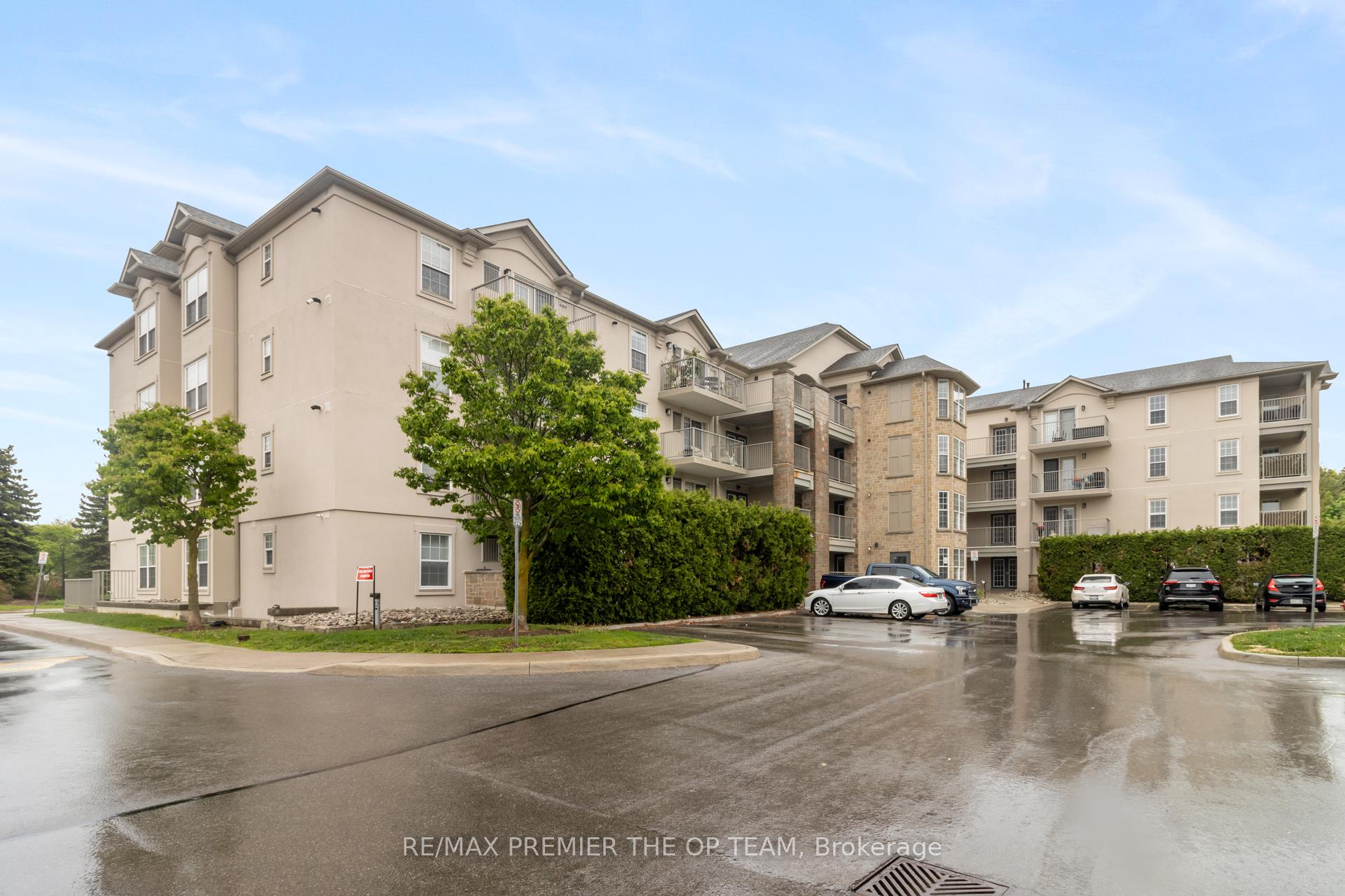 Photo 3 of Unit 404, 1440 Bishops Gate, Oakville, Glen Abbey — HOMEH
