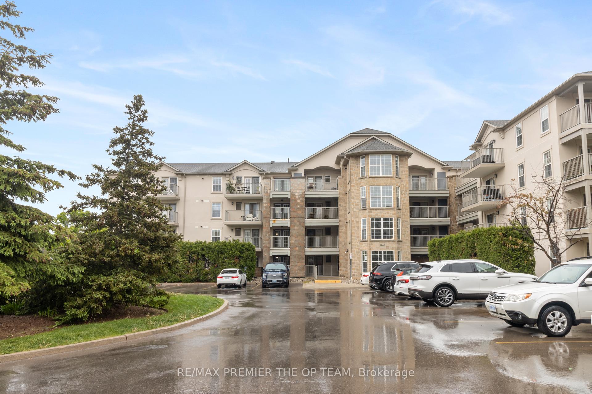 Photo 6 of Unit 404, 1440 Bishops Gate, Oakville, Glen Abbey — HOMEH