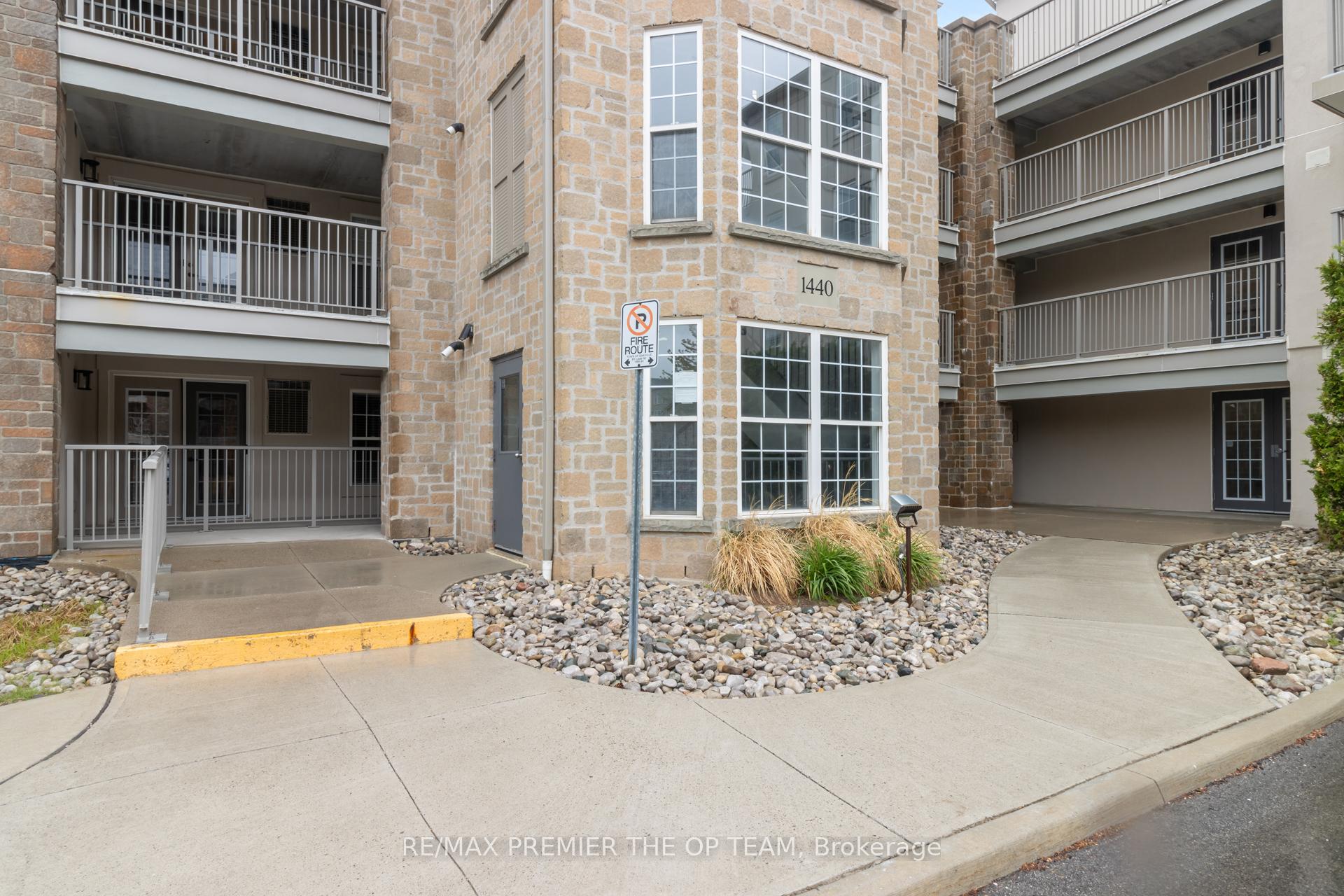 Photo 8 of Unit 404, 1440 Bishops Gate, Oakville, Glen Abbey — HOMEH