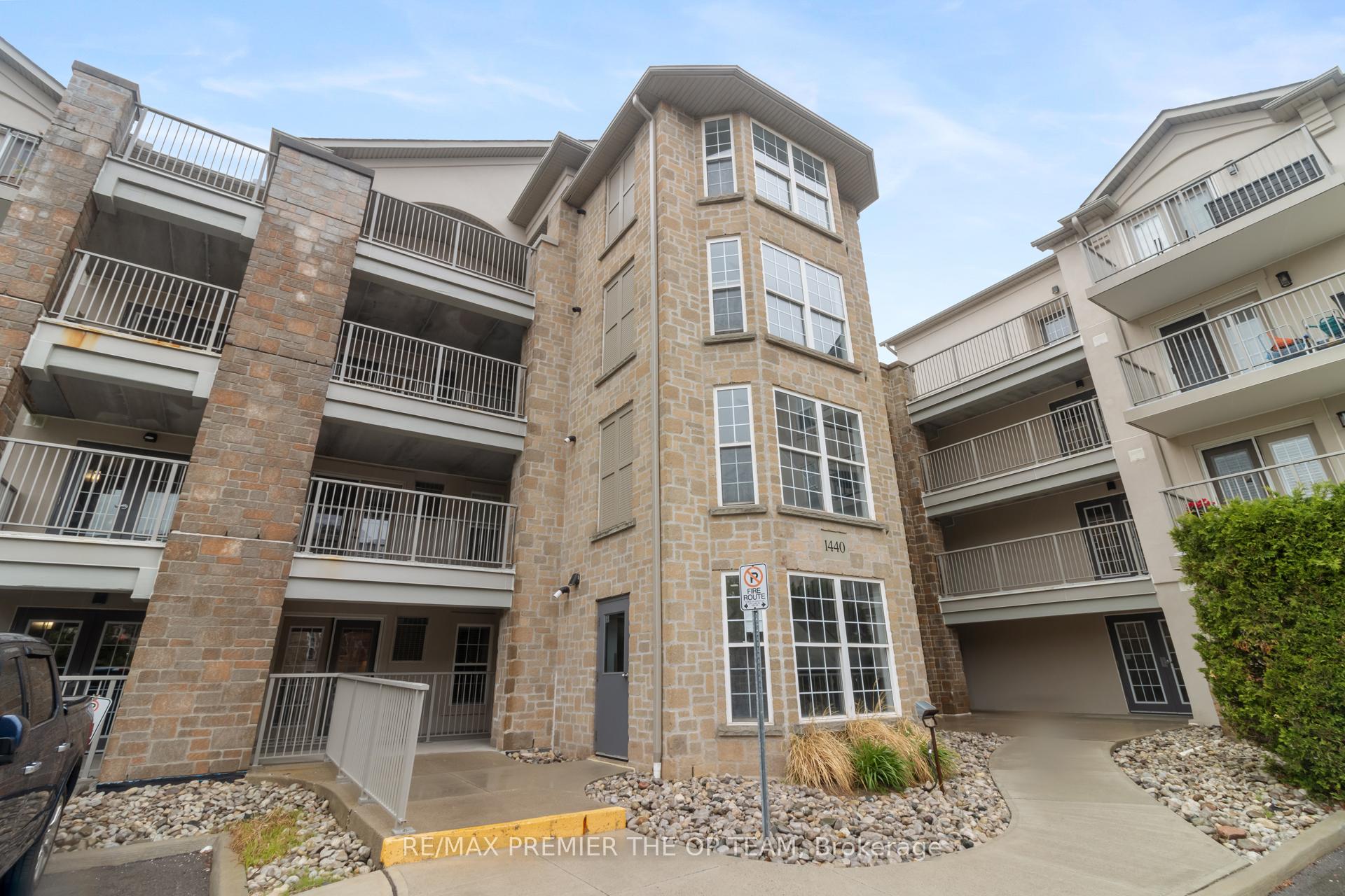 Photo 9 of Unit 404, 1440 Bishops Gate, Oakville, Glen Abbey — HOMEH