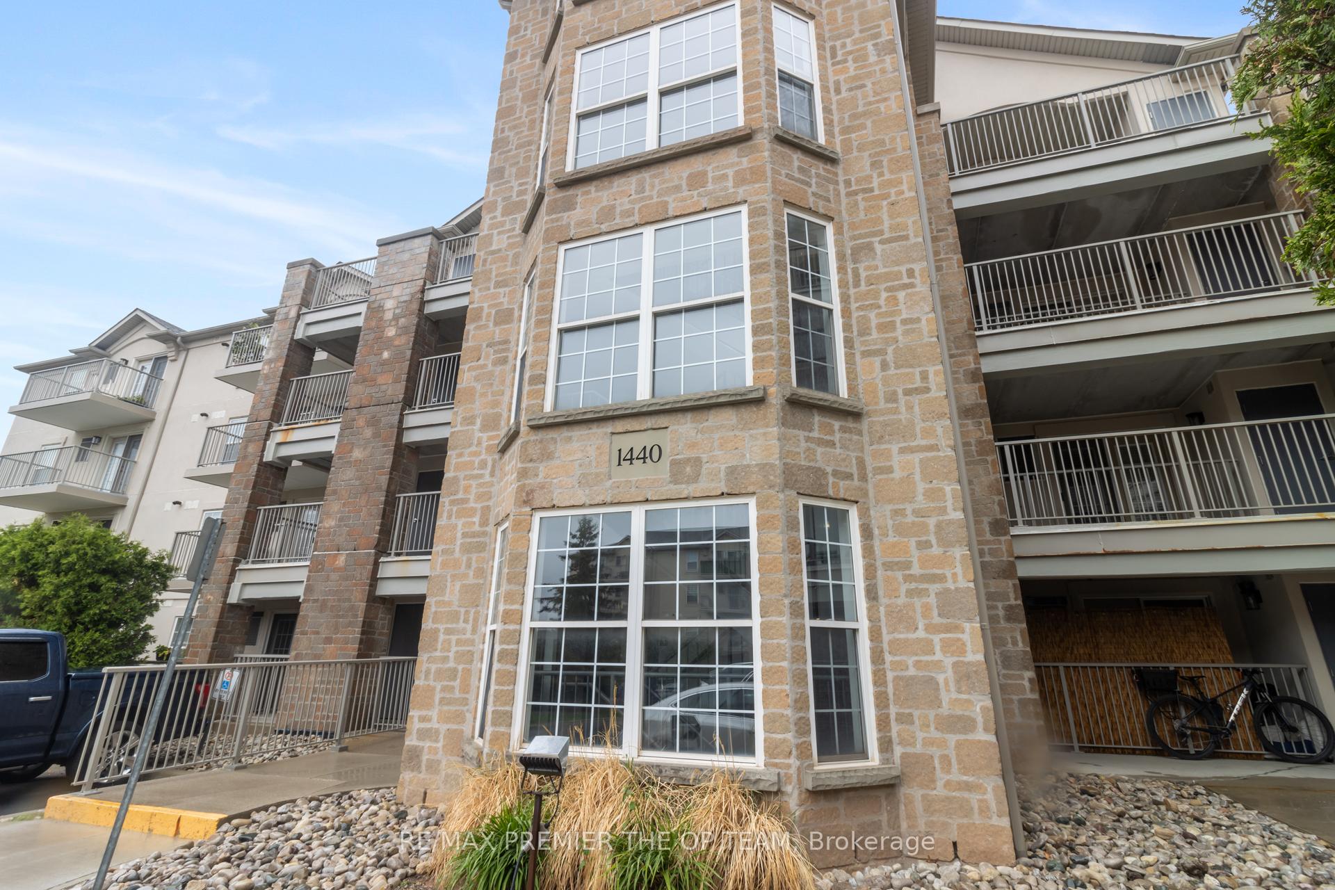 Photo 11 of Unit 404, 1440 Bishops Gate, Oakville, Glen Abbey — HOMEH