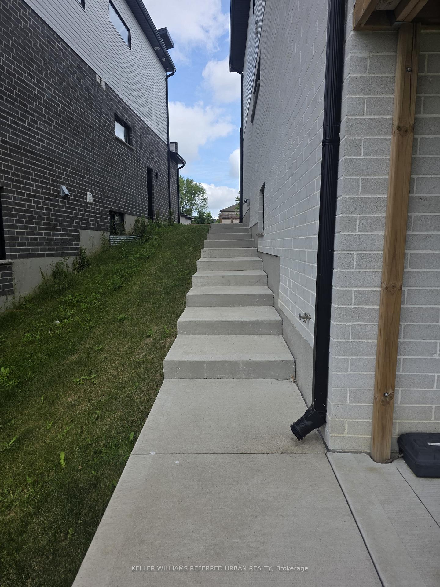 Photo 15 of Unit Lower Unit, 2214 Tokala Trail, London, North S — HOMEH