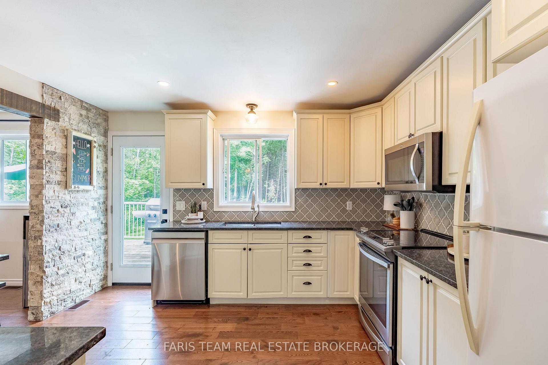 Photo 11 of 2358 Foxmead Road, Oro-Medonte, Rural Oro-Medonte — HOMEH