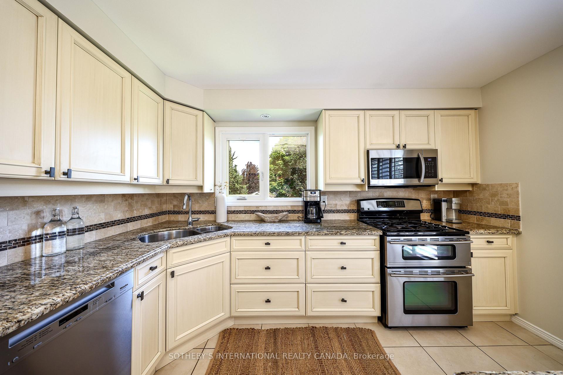 Photo 14 of 70 Sylvan Valley Way, Toronto, Bedford Park-Nortown — HOMEH