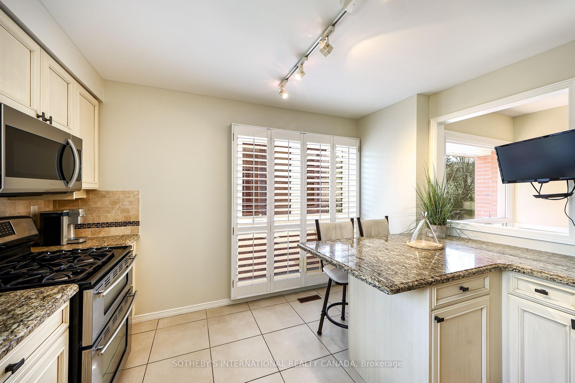 Photo 15 of 70 Sylvan Valley Way, Toronto, Bedford Park-Nortown — HOMEH