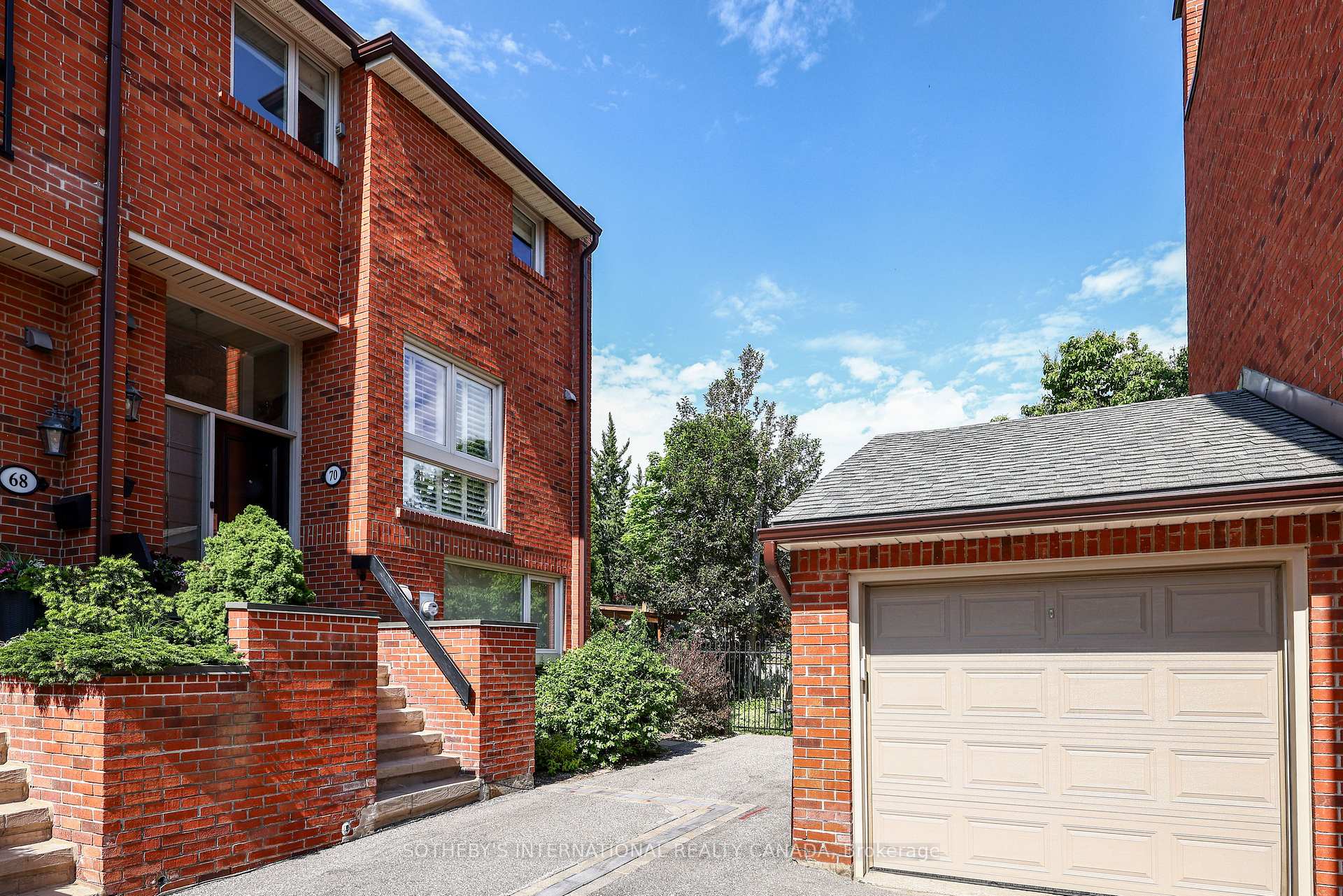 Photo 28 of 70 Sylvan Valley Way, Toronto, Bedford Park-Nortown — HOMEH